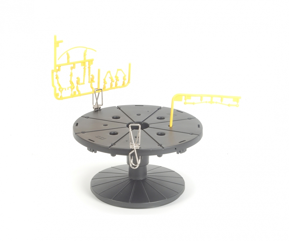Tamiya Lackierstaender-Set mit drehbarem 16 cm Lackierteller und Metall-Klemmen