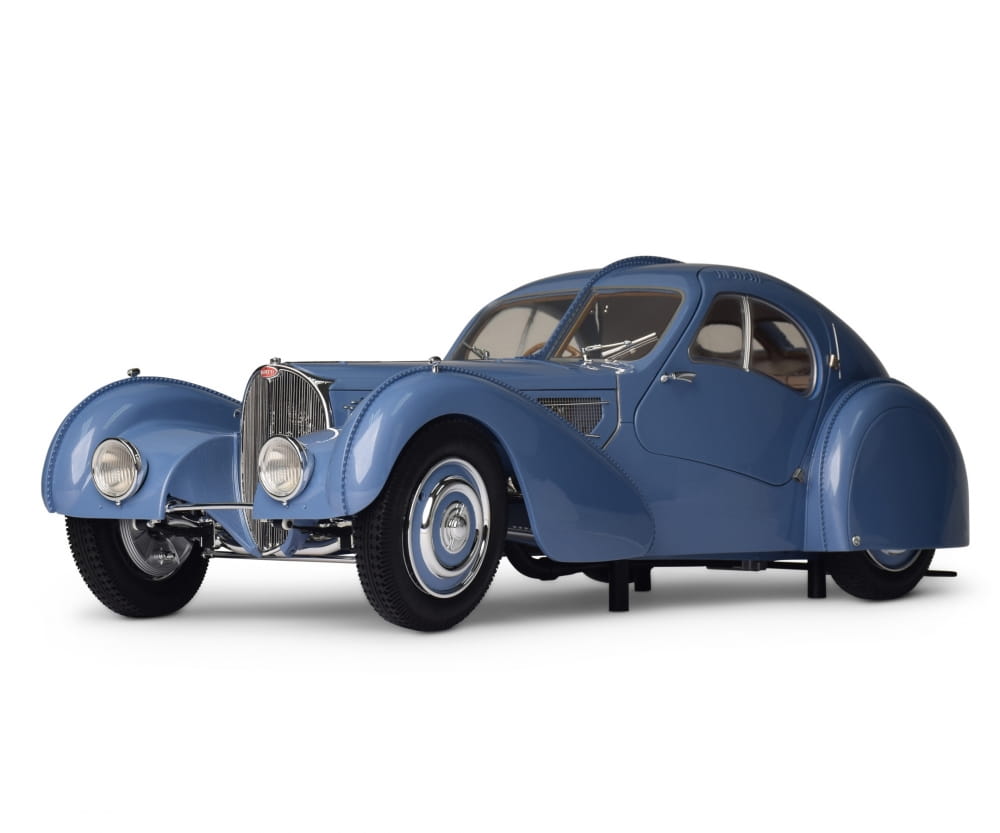 1_8 IXO Bugatti 57 SC Modellauto Bausatz mit beweglichen Teilen und LED-Beleuchtung