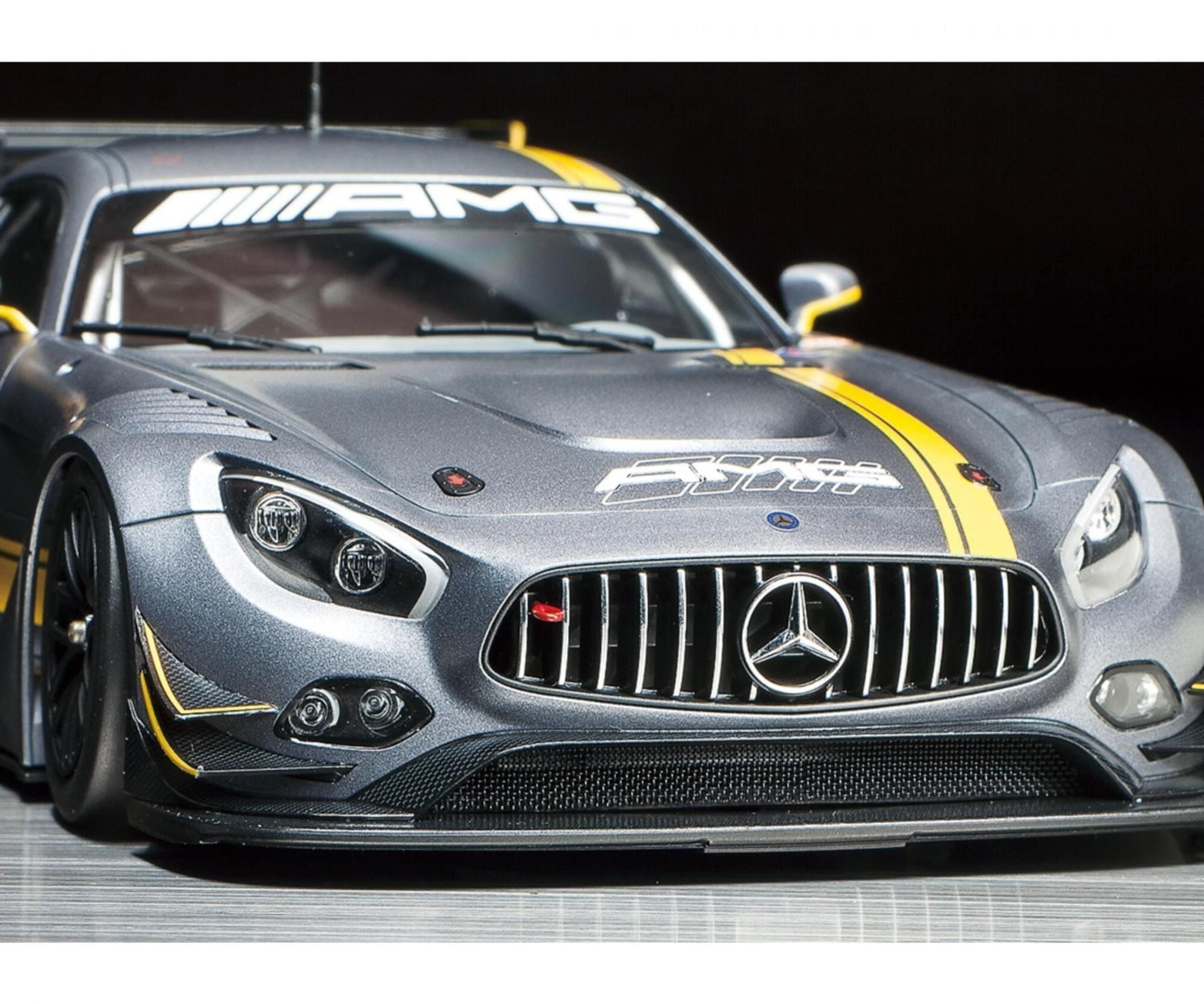 Tamiya 1_24 Mercedes-AMG GT3 Modellbausatz mit detaillierter Karosserie und Innenraum