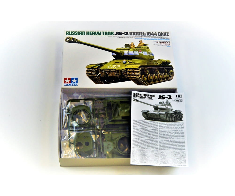 Tamiya WWII Russischer Panzer Sw.KPz JS-2 ChKz (2) 1:35 Plastik Modellbau Militär Bausatz