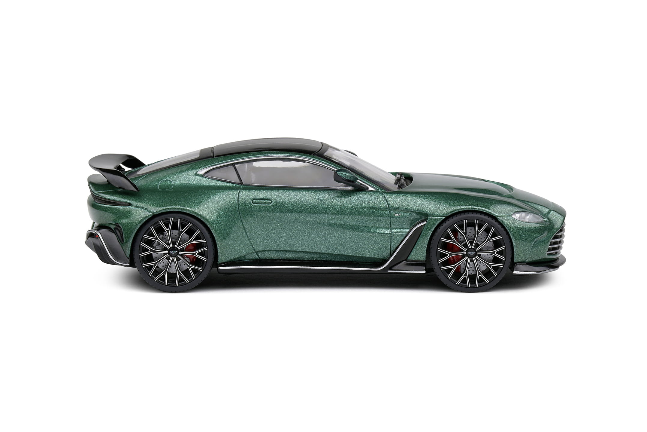 Aston Martin Vantage V12 1_43 Modellauto in Aston Martin Racing Green von Solido