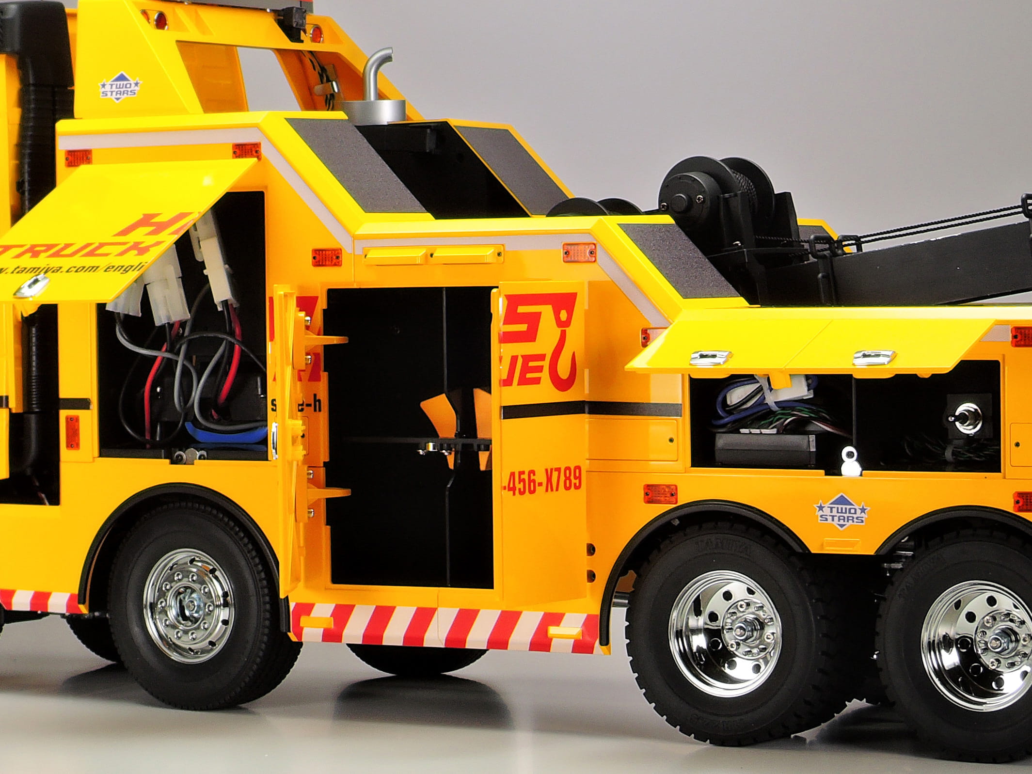 Tamiya Volvo FH16 Abschlepp-Truck 8x4 Truckmodell