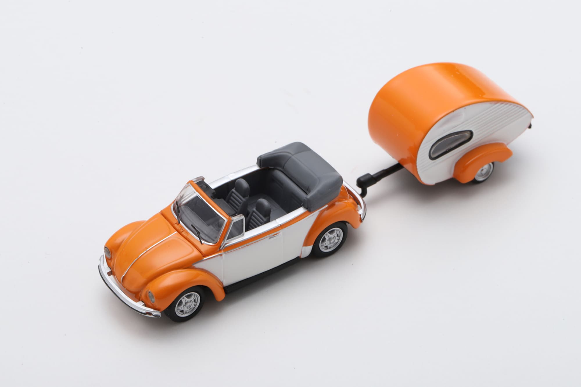 Schuco Volkswagen VW Beetle Cabriolet mit ES Piccolo Anhaenger 1_87 Sammlermodell