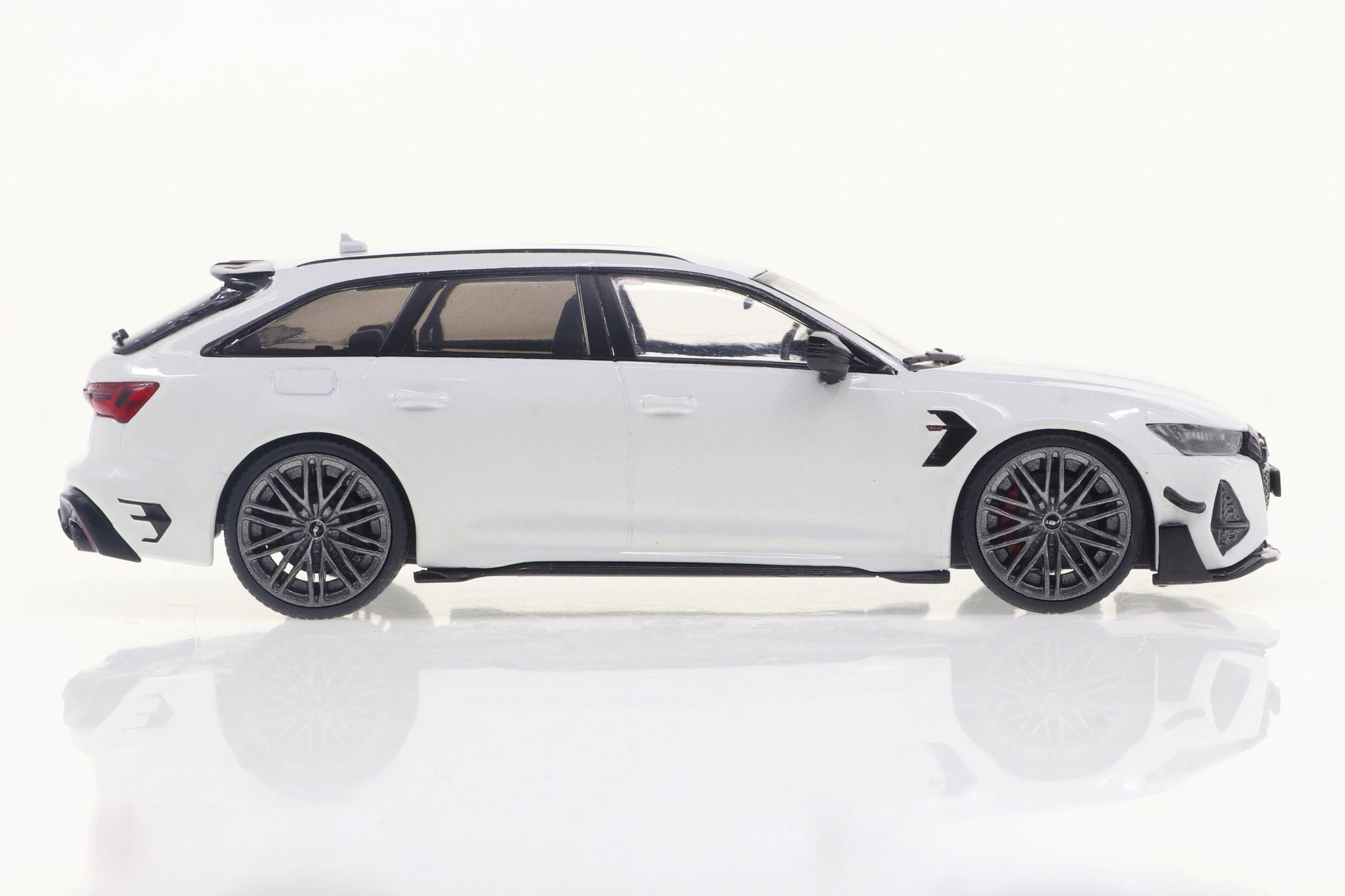 Solido 1_43 ABT RS6 R 2021 in Ibisweiss Modellauto aus Die-Cast Metall
