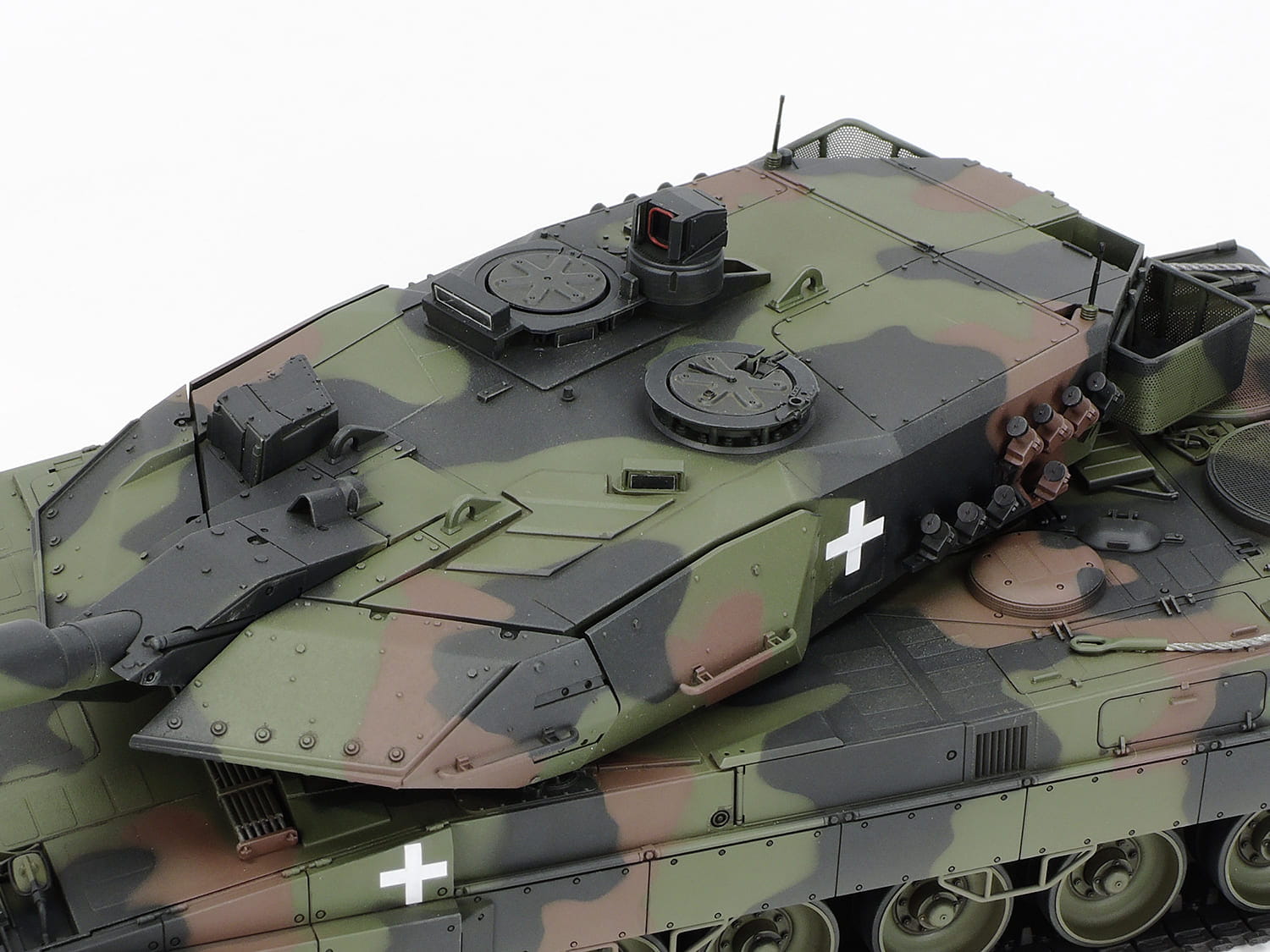 Tamiya 1:35 BW Panzer Leopard 2 A6 (3) Ukr. Plastik Modellbau