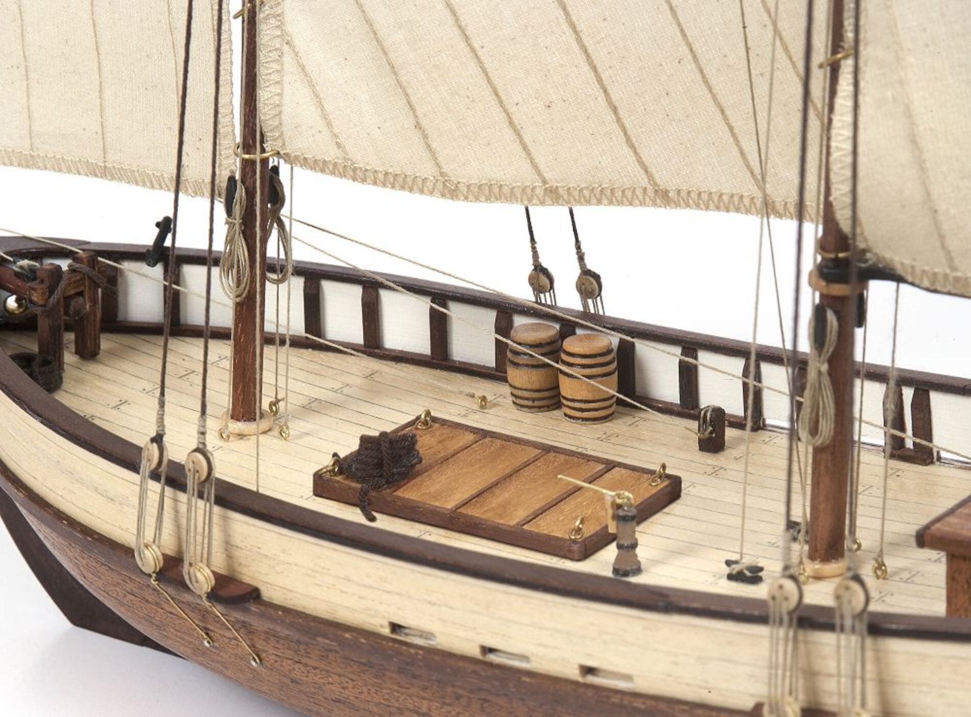 OcCre Polaris Standmodellbausatz 1_50 mit Segeln