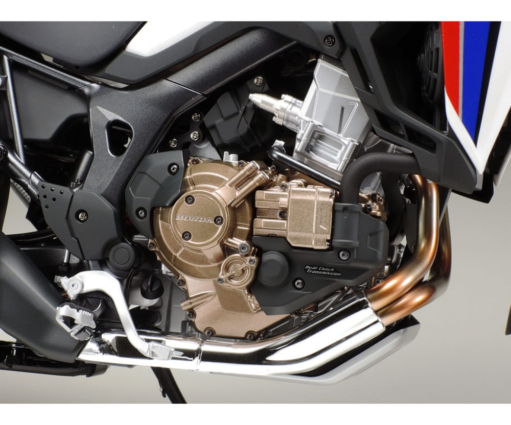 Tamiya 1:6 HONDA CRF 1000L Africa Twin Enduro Tamiya 1:6 HONDA CRF 1000L Africa Twin Enduro