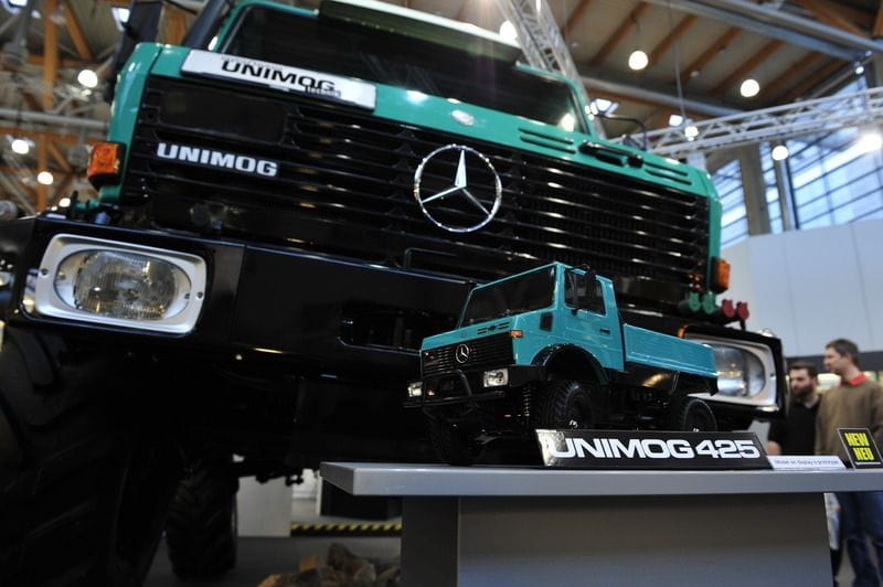 Tamiya RC Mercedes Benz Unimog 425 1:10 2,4Ghz Komplett Set