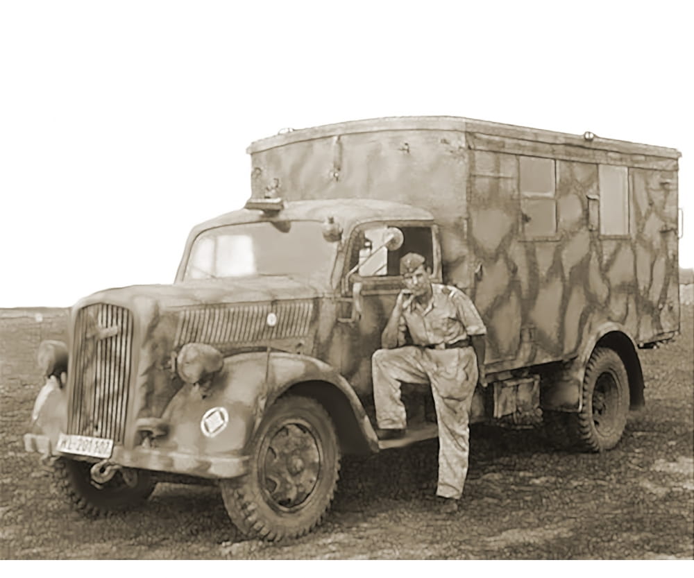 Modellbausatz des Sd_Kfz. 305_22 Funkwagens im Massstab 1_35 von Italeri_