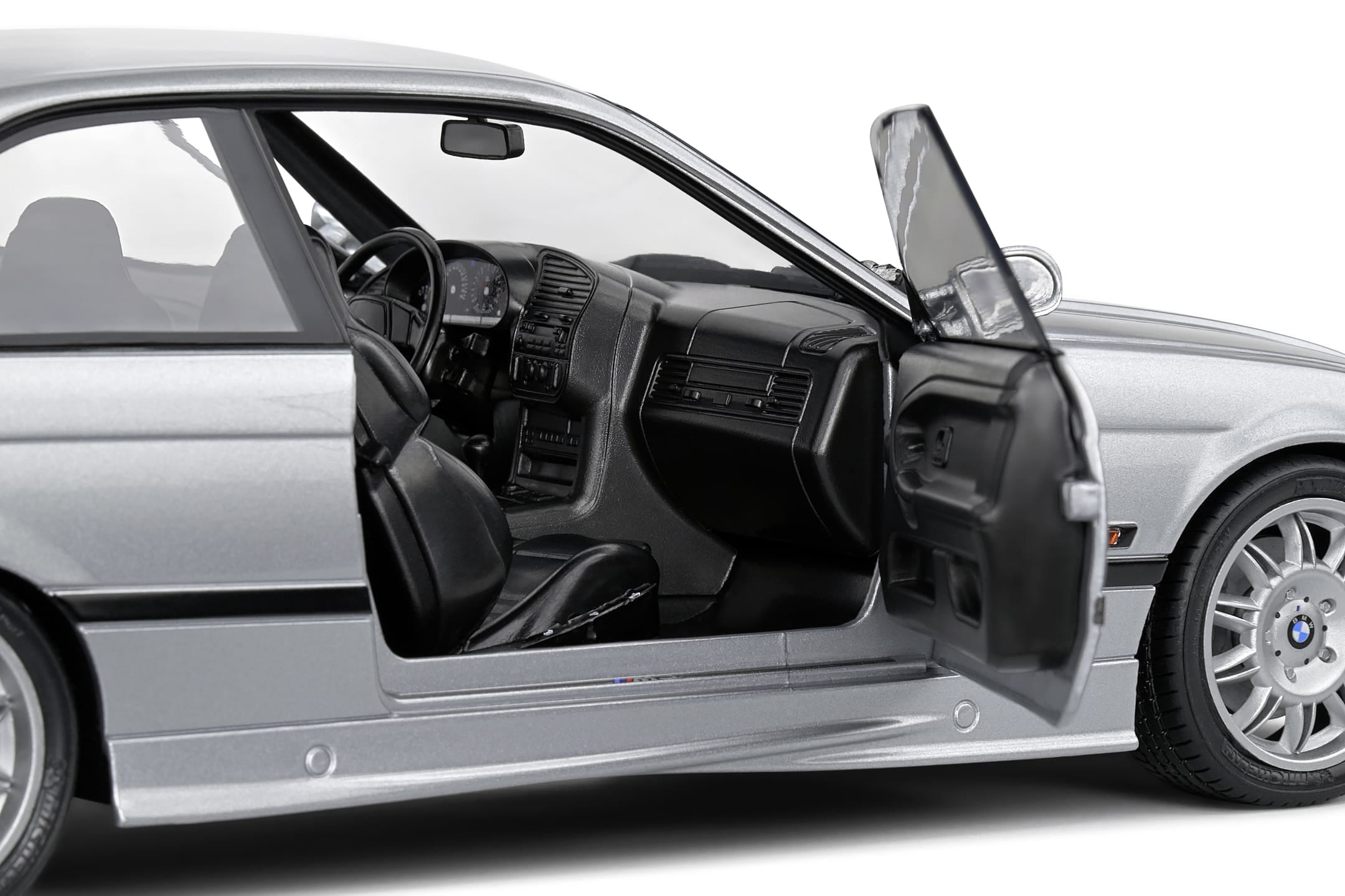 Solido Modellauto 1_18 BMW E36 M3 Coupe Artic Silver 1990 - Detailgetreues Sammlermodell