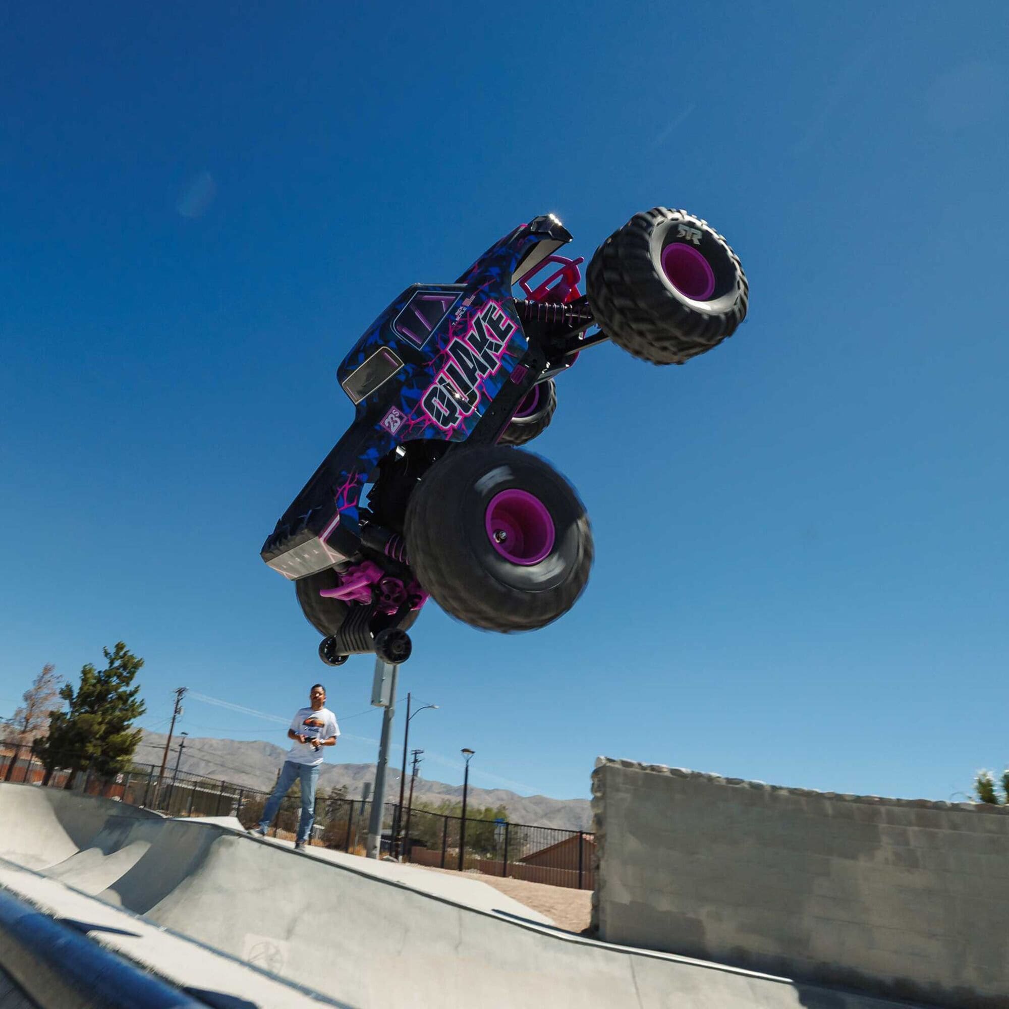 ARRMA QUAKE 223S DSC 2WD RTR Brushless Monster Truck in Lila
