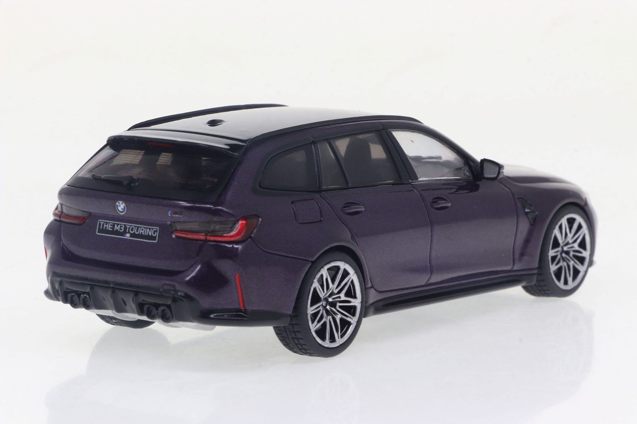 BMW G81 M3 Touring 2023 Modellauto in Daytona Violet im Massstab 1_43 von Solido