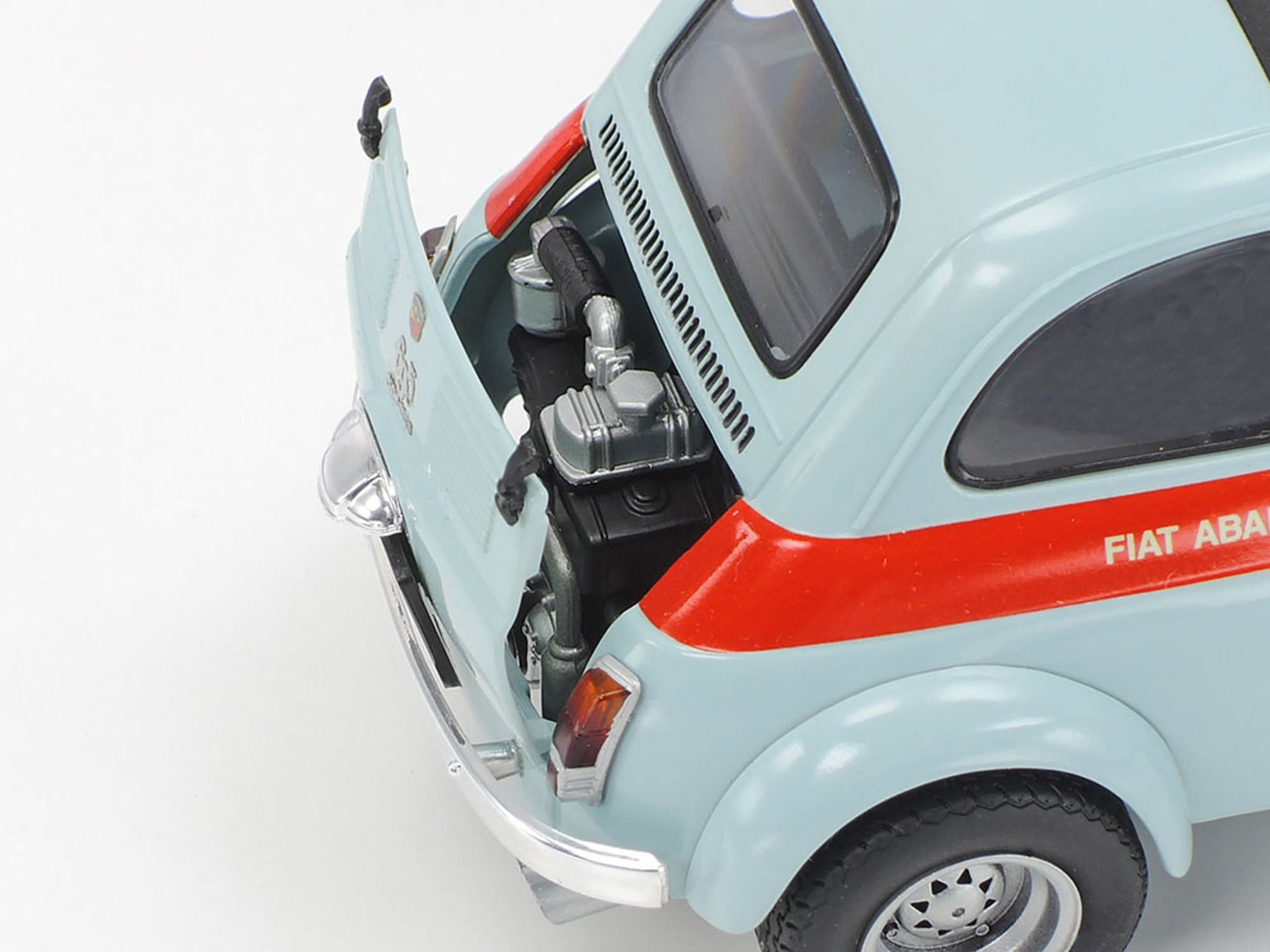 Tamiya 1_24 Fiat Abarth 695 SS Modellbausatz mit detailliertem Motor und sportlichem Design