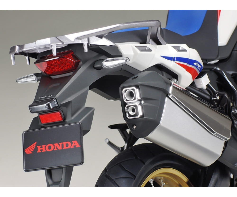 Tamiya 1:6 HONDA CRF 1000L Africa Twin Enduro Tamiya 1:6 HONDA CRF 1000L Africa Twin Enduro