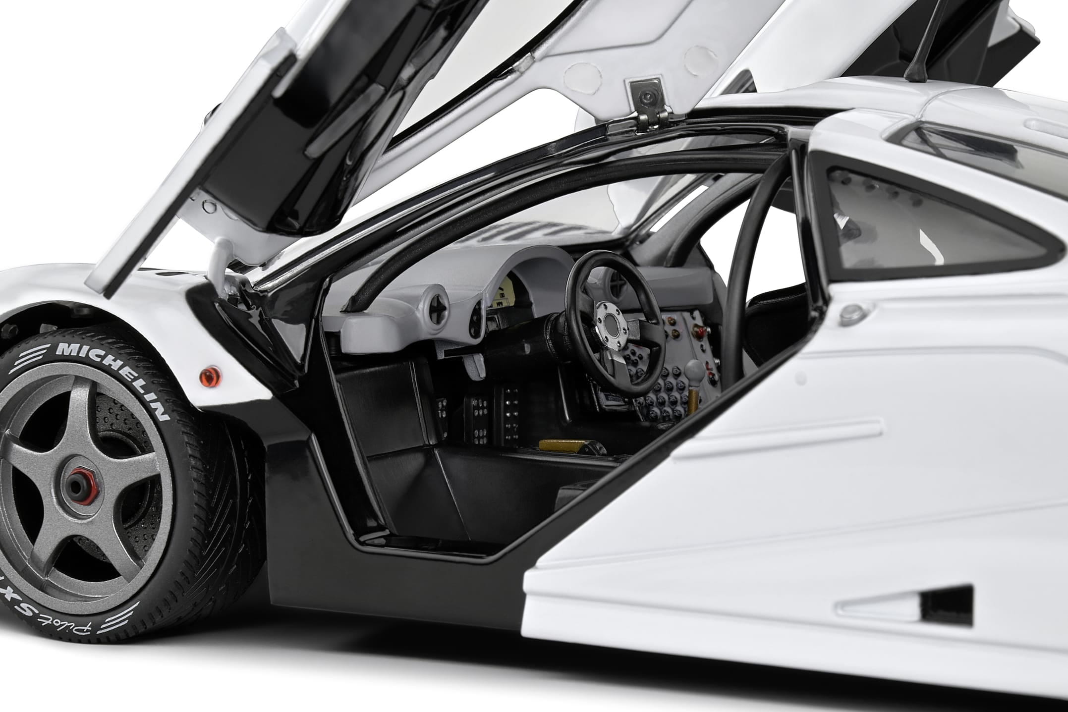 Solido 1_18 McLaren F1 GTR 1996 Modellauto - Detailgetreu_ weisse Nachbildung