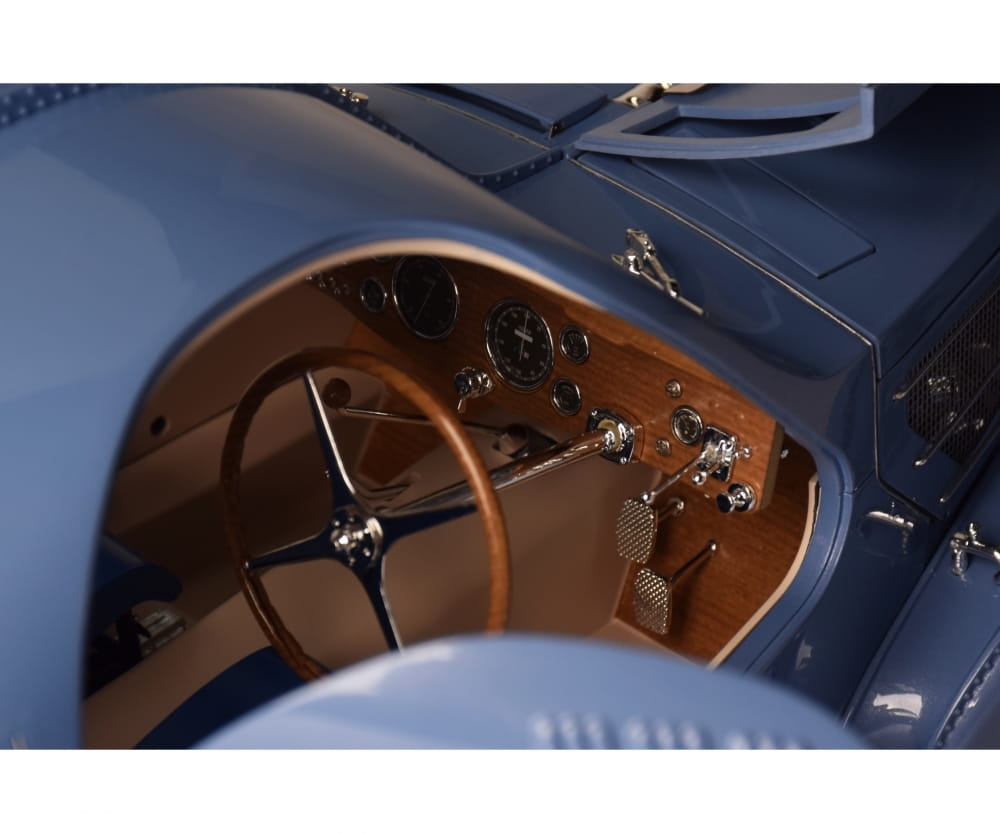 IXO 1:8 Bugatti 57 SC Modellauto Premium Collectables