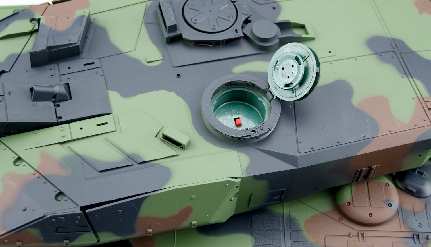 Amewi Leopard 2A6 RC-Panzer 1_16 Camouflage mit Rauch und Sound
