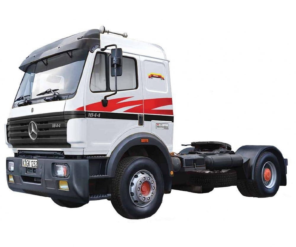 Italeri 1:24 Mercedes-Benz SK1844 LS V8