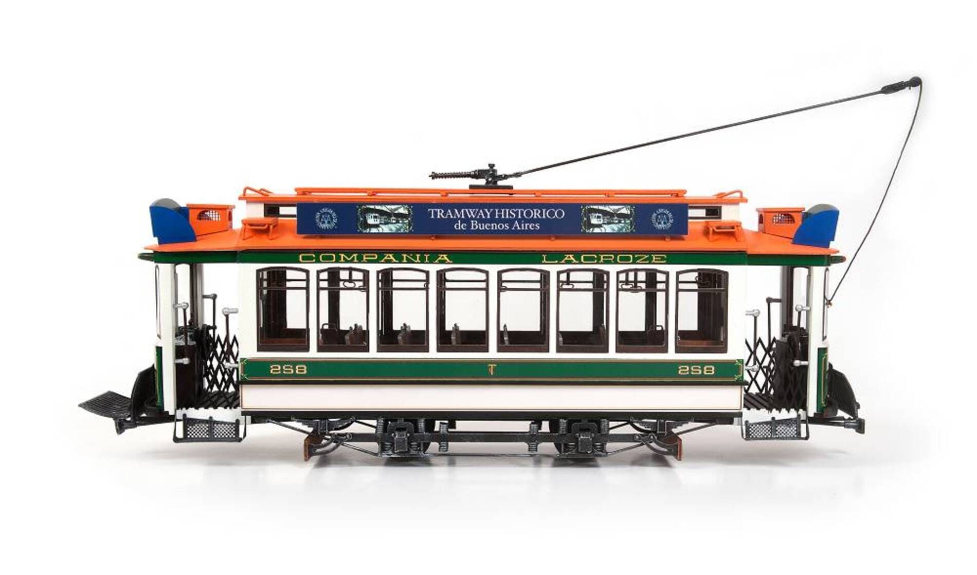 Detailreicher Holzmodellbausatz der Buenos Aires Strassenbahn im Massstab 1_24 von OcCre