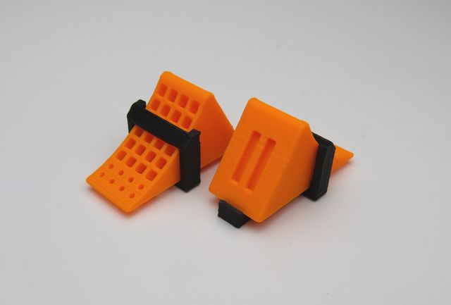 Thicon 1_14 Hemmschuhe leuchtorange mit Halter schwarz 2Stueck - RC-Zubehoer