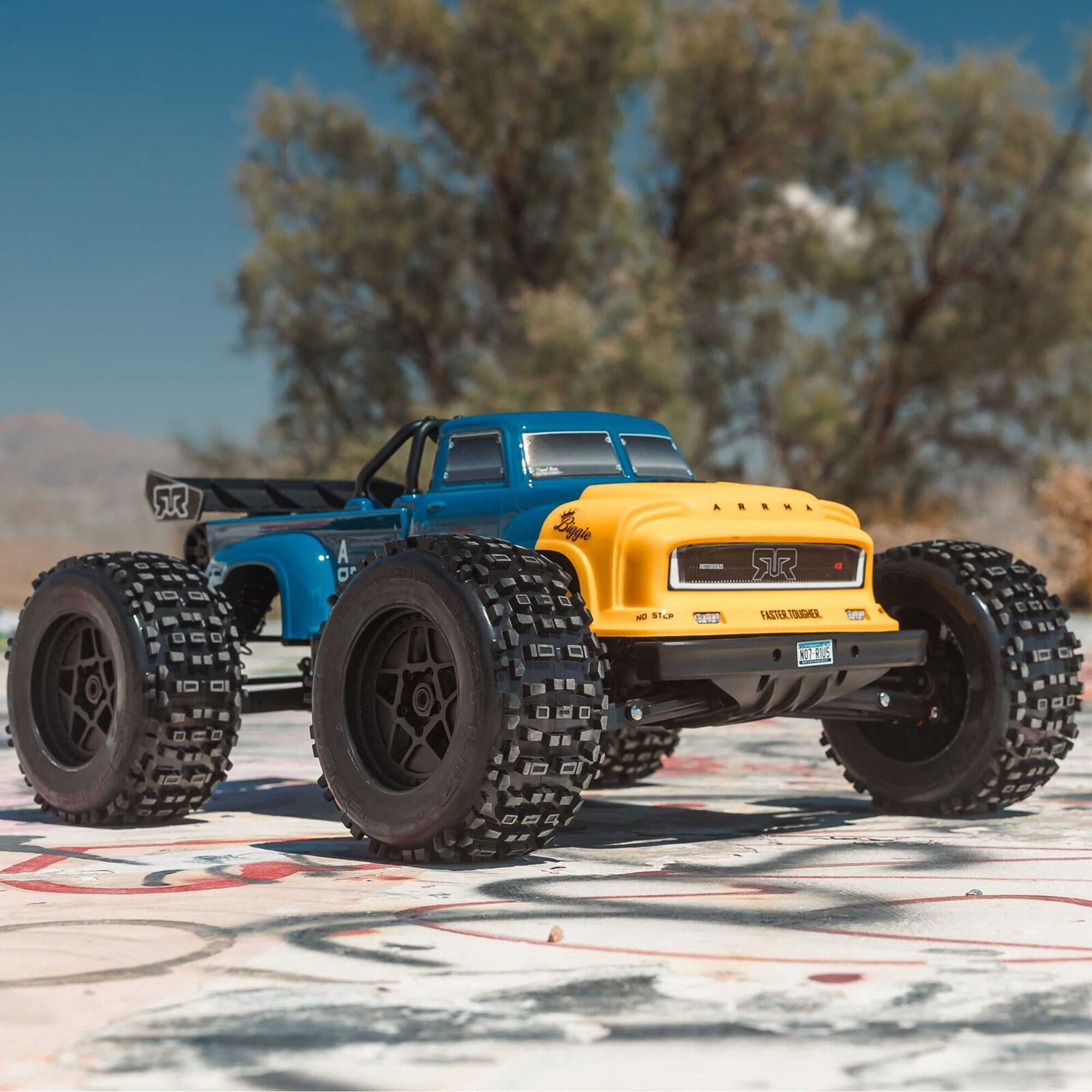 arrma-notorious-monstertruck-1-8-blau-rtr-v6