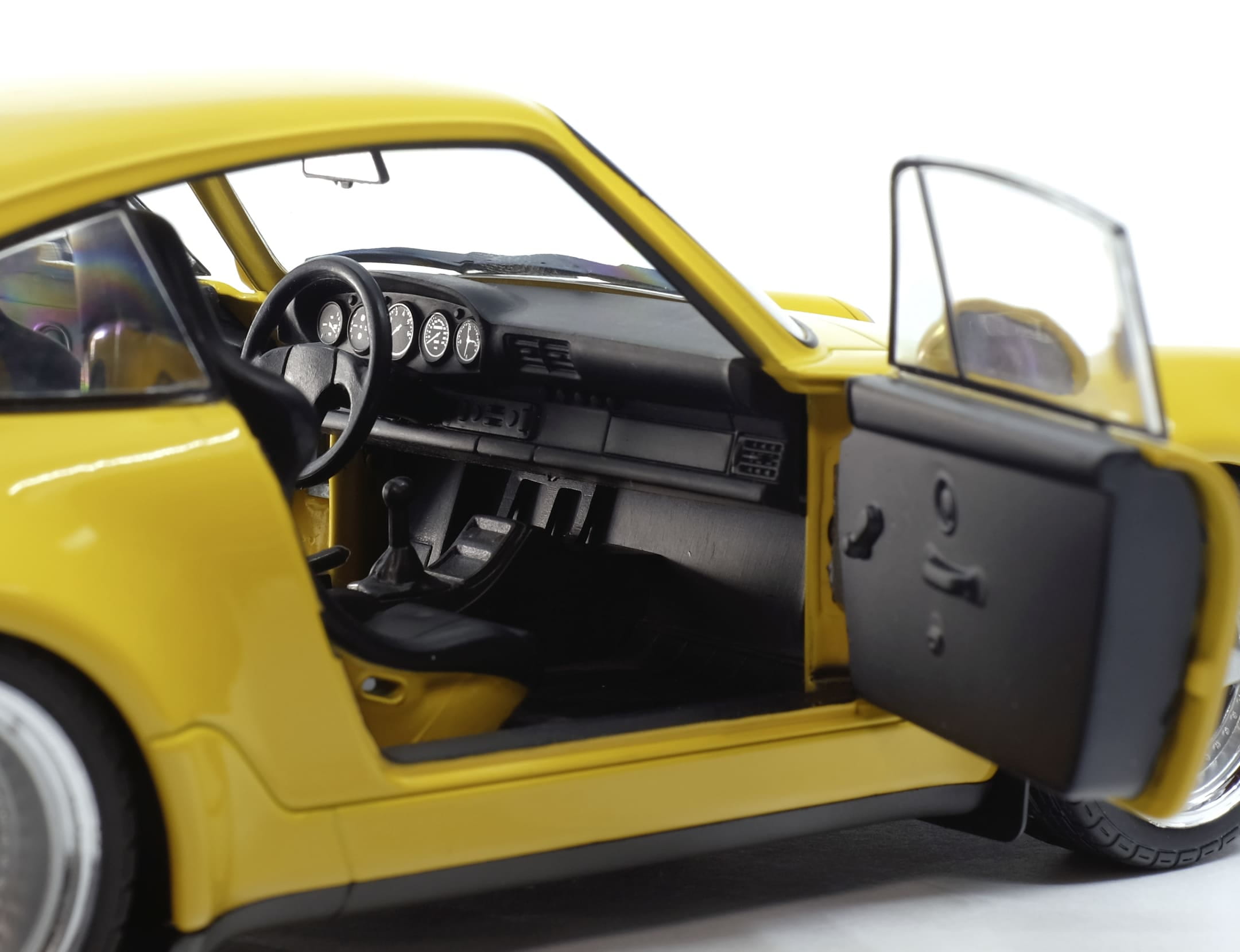 Solido Porsche 911 964 Carrera 3.8 RS gelb Modellauto 1_18