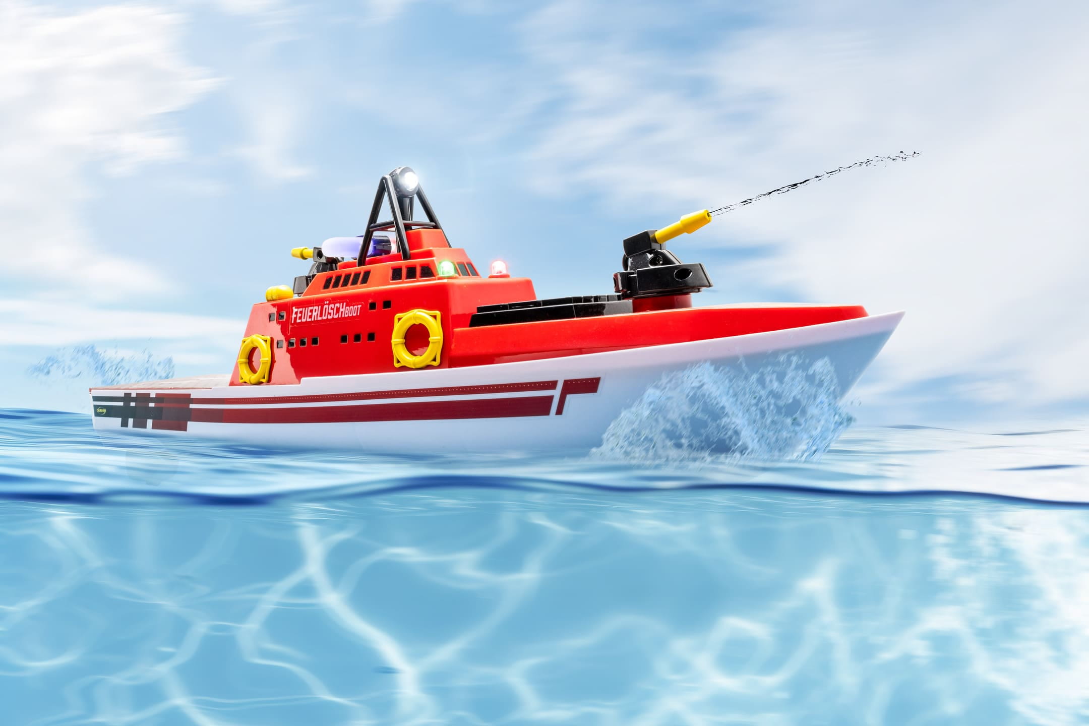 Carson RC Feuerloeschboot mit Wasserwerfer 2_4GHz 100% RTR