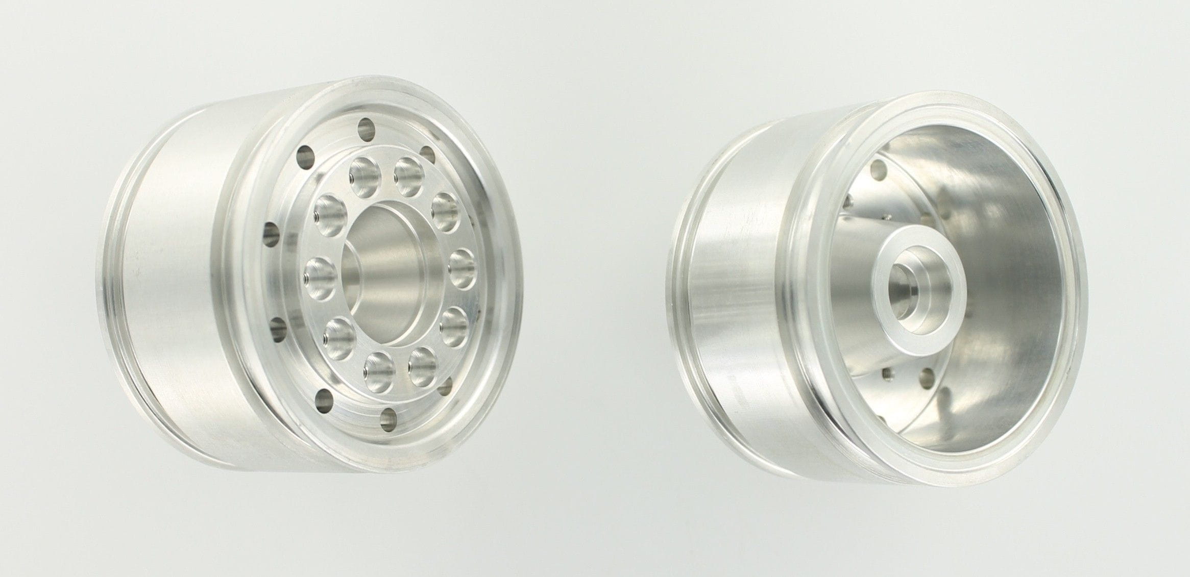 Carson 1:14 LKW - Truck Line Alu Vorderradfelge breit/rundl. (2) Carson 1:14 LKW - Truck Line Alu Vorderradfelge breit/rundl. (2)