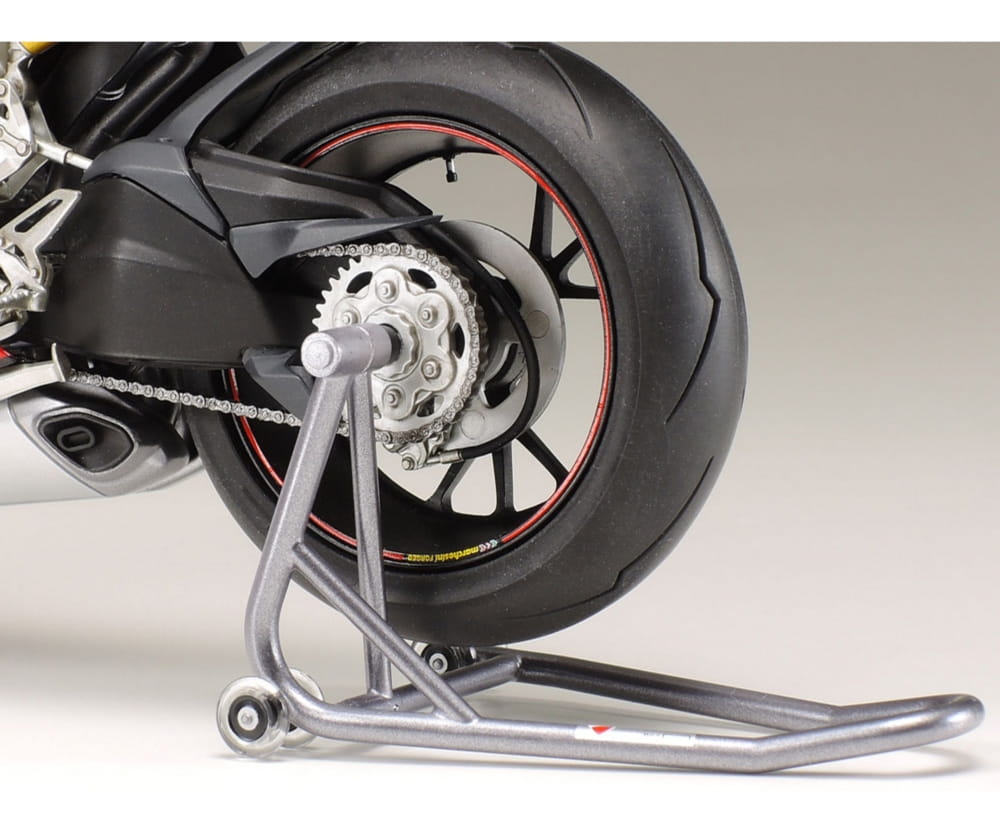 Tamiya 1:12 Ducati 1199 Panigale S Tricolore Tamiya 1:12 Ducati 1199 Panigale S Tricolore