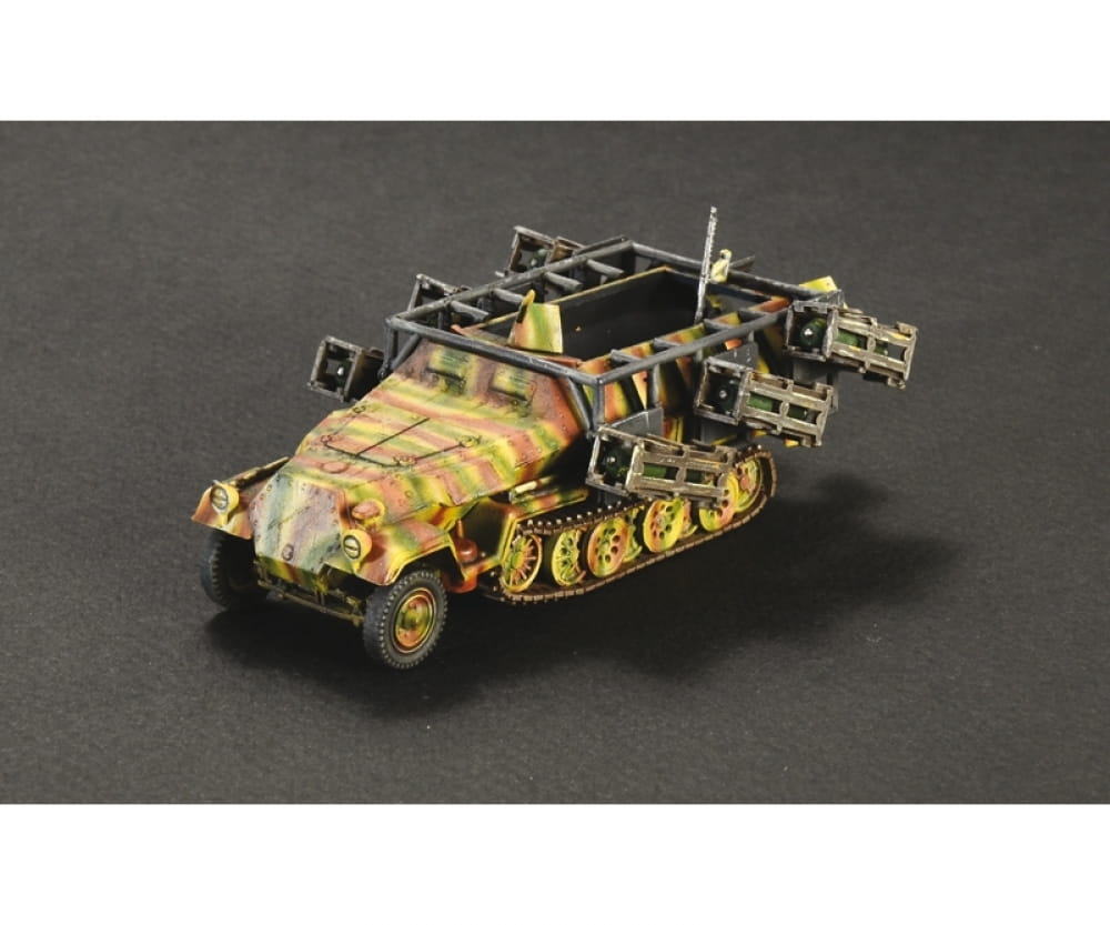 Italeri 1:72 Sd.Kfz. 251/1 "Stuka Zu Fuss"