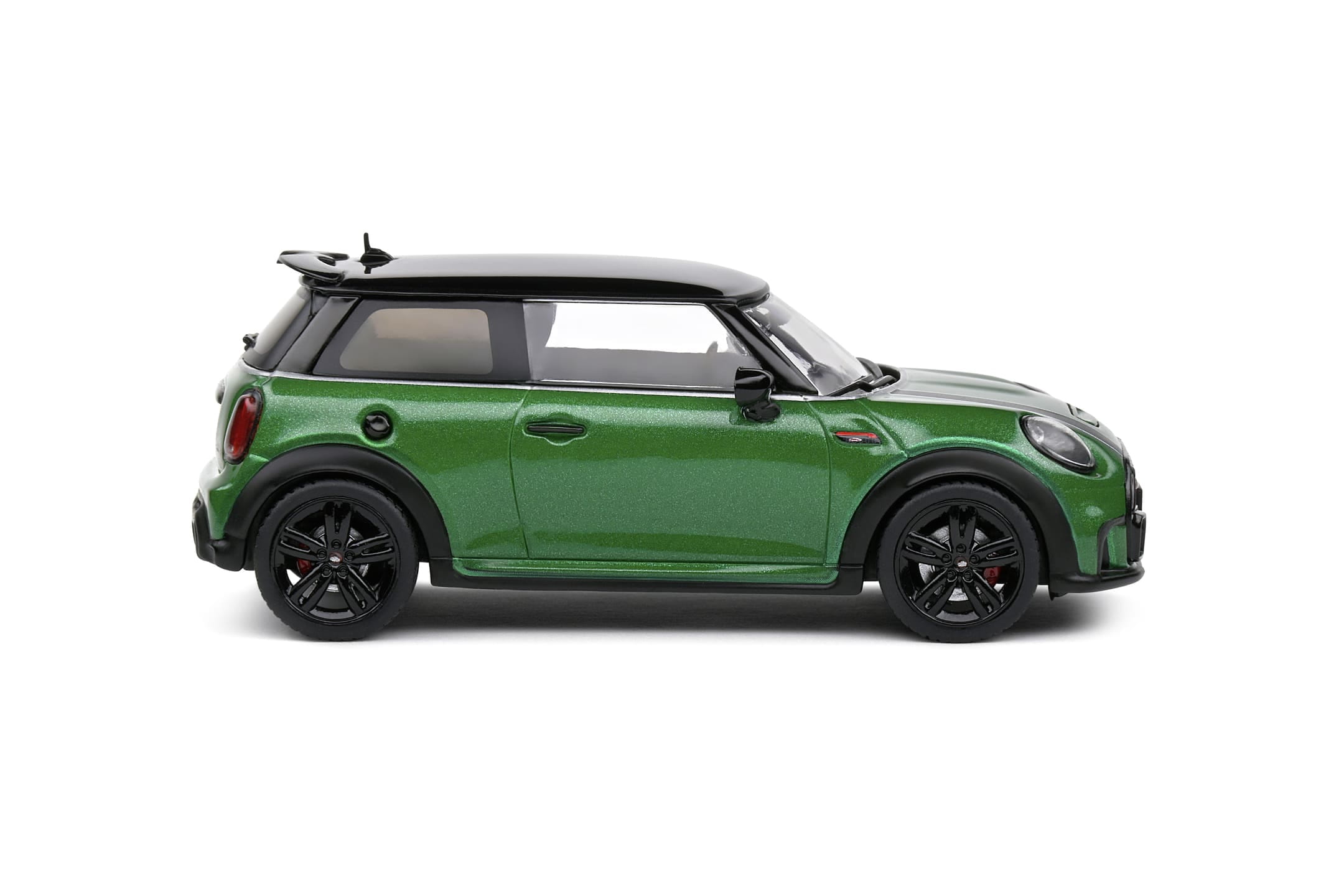 Solido 1_43 Mini Cooper John Works 2023 Modellauto British Racing Green - Detailreich und hochwertig