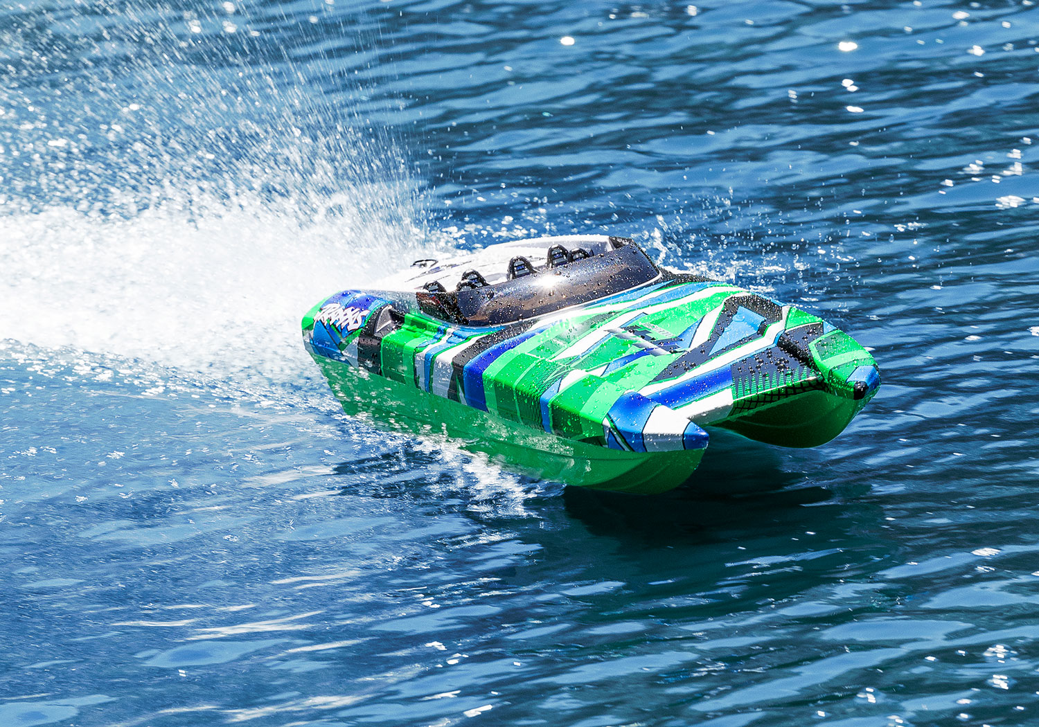 Traxxas DCB M41 40_ RC Boot Brushless Catamaran Gruen Blau
