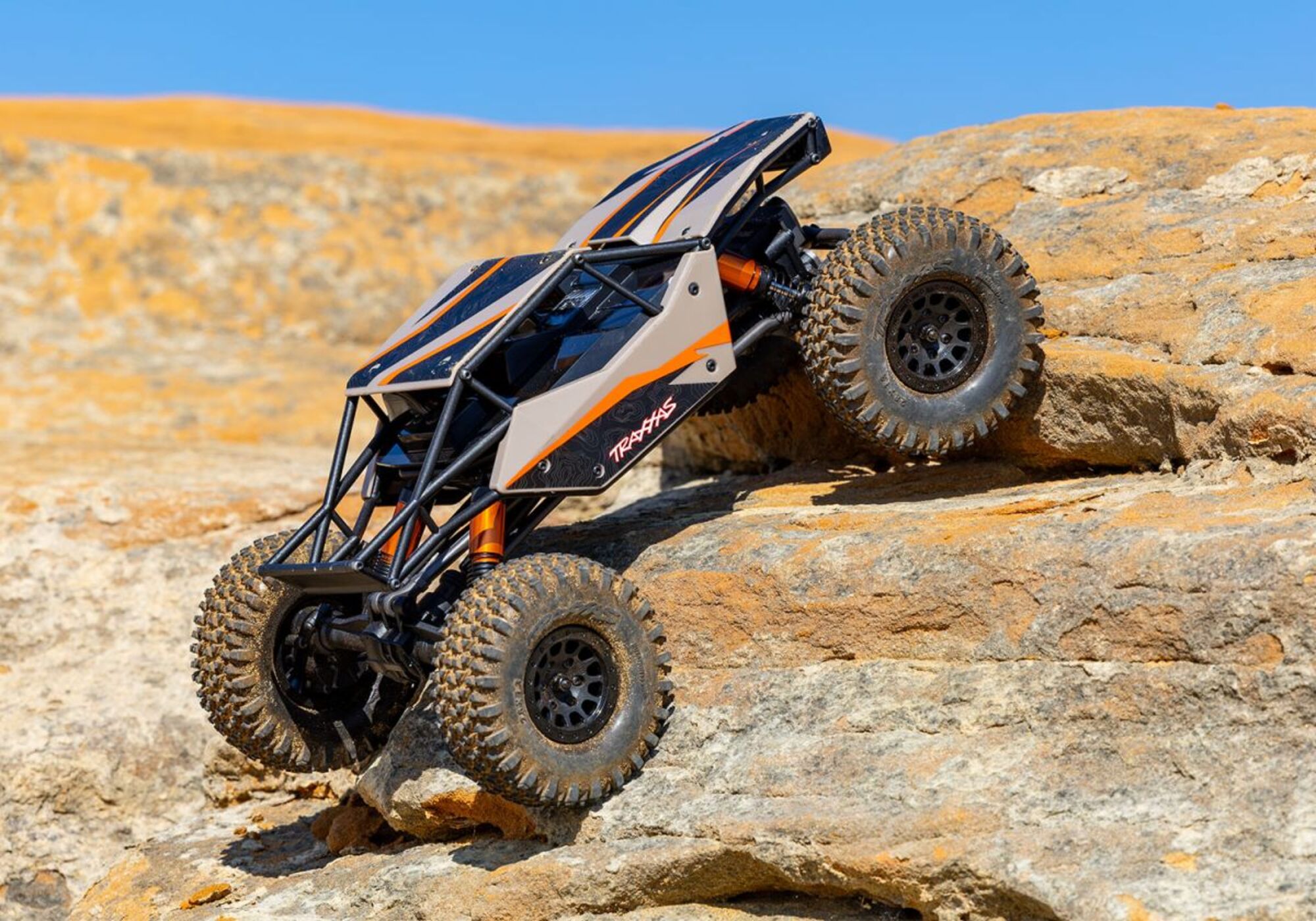 Traxxas TXC-4M Extreme Crawler Sand 1_18 Brushless 4WD RTR mit 3S LiPo Akku und USB-Ladegeraet