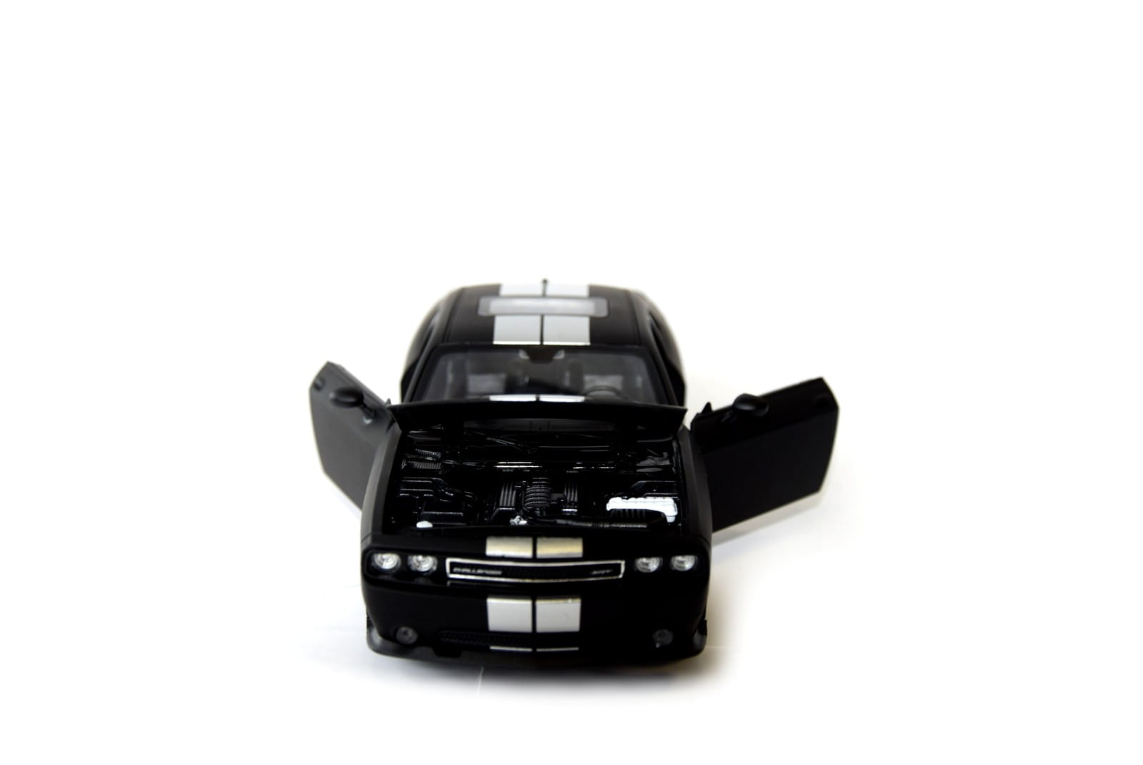 Welly Modellauto 1:24 2012 Dodge Challenger SRT Matt Schwarz