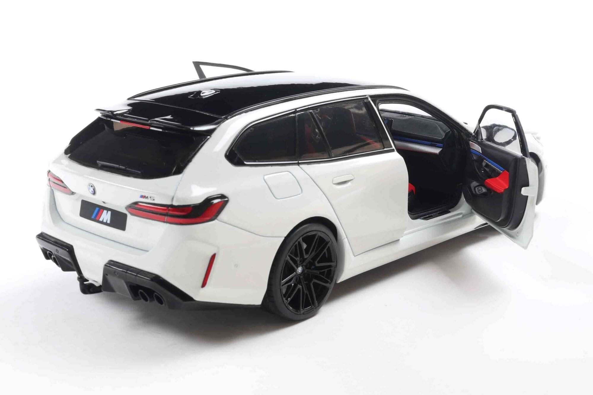 Solido BMW M5 Touring G99 Alpine White Standmodellauto im Massstab 1_18