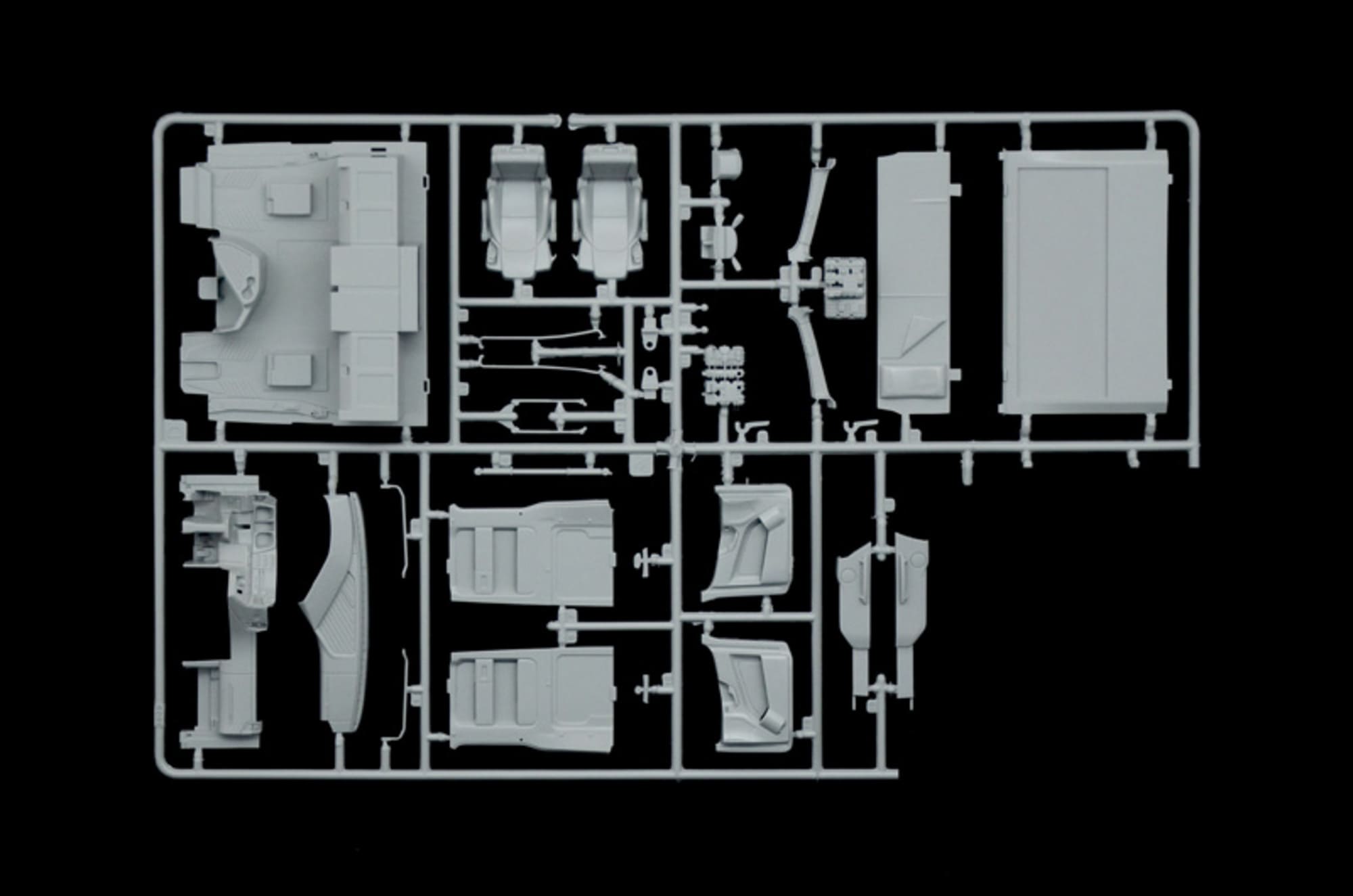 Italeri 1_24 Mercedes-Benz Actros MP4 BigSpace GP E Modellbausatz_