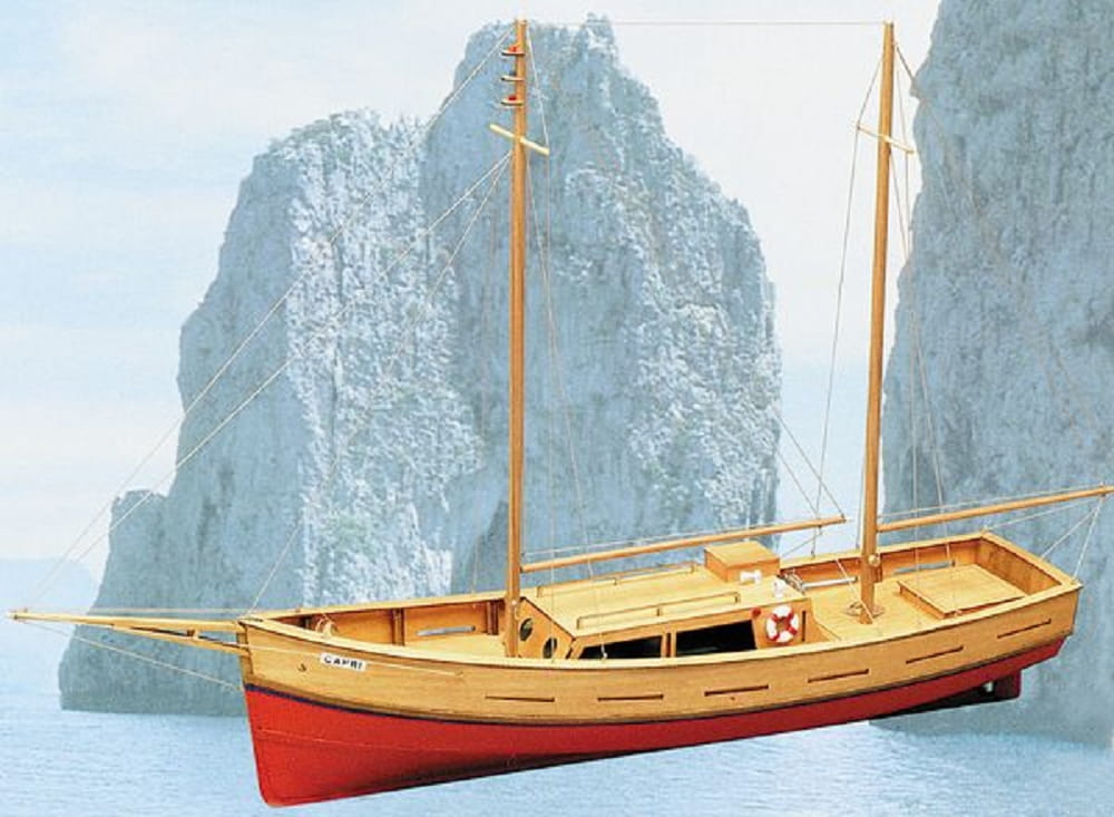 Capri Segelboot Modellbausatz 1_35 mit lasergeschnittenen Holzteilen und Schiffsstaender