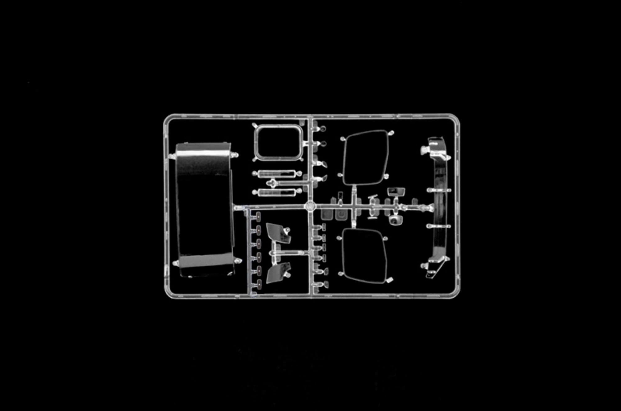 Italeri 1_24 Mercedes-Benz Actros MP4 BigSpace GP E Modellbausatz_