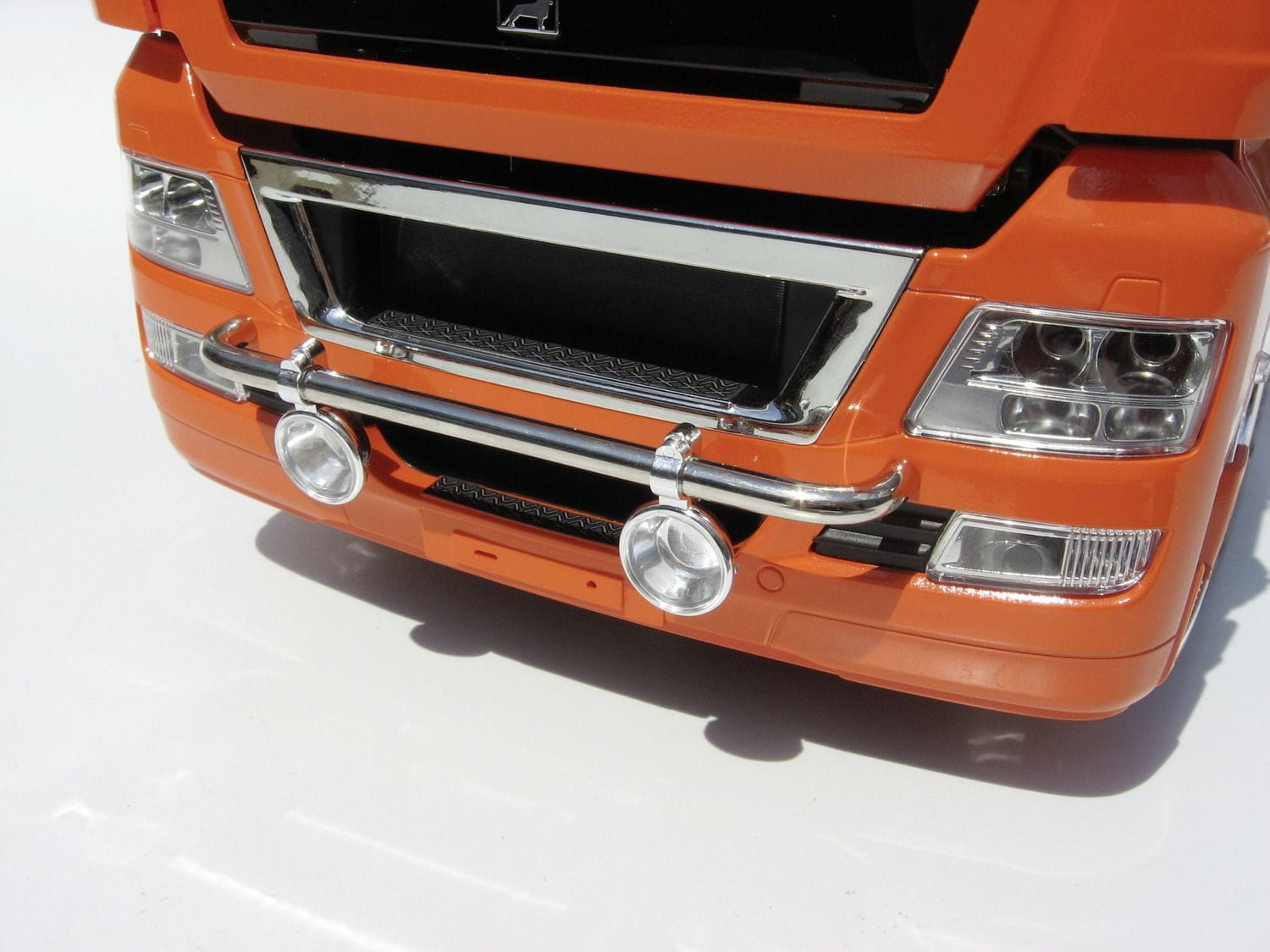 Carson 1:14 Stoßstangen-Lampenbügel MAN TGX Carson 1:14 Stoßstangen-Lampenbügel MAN TGX