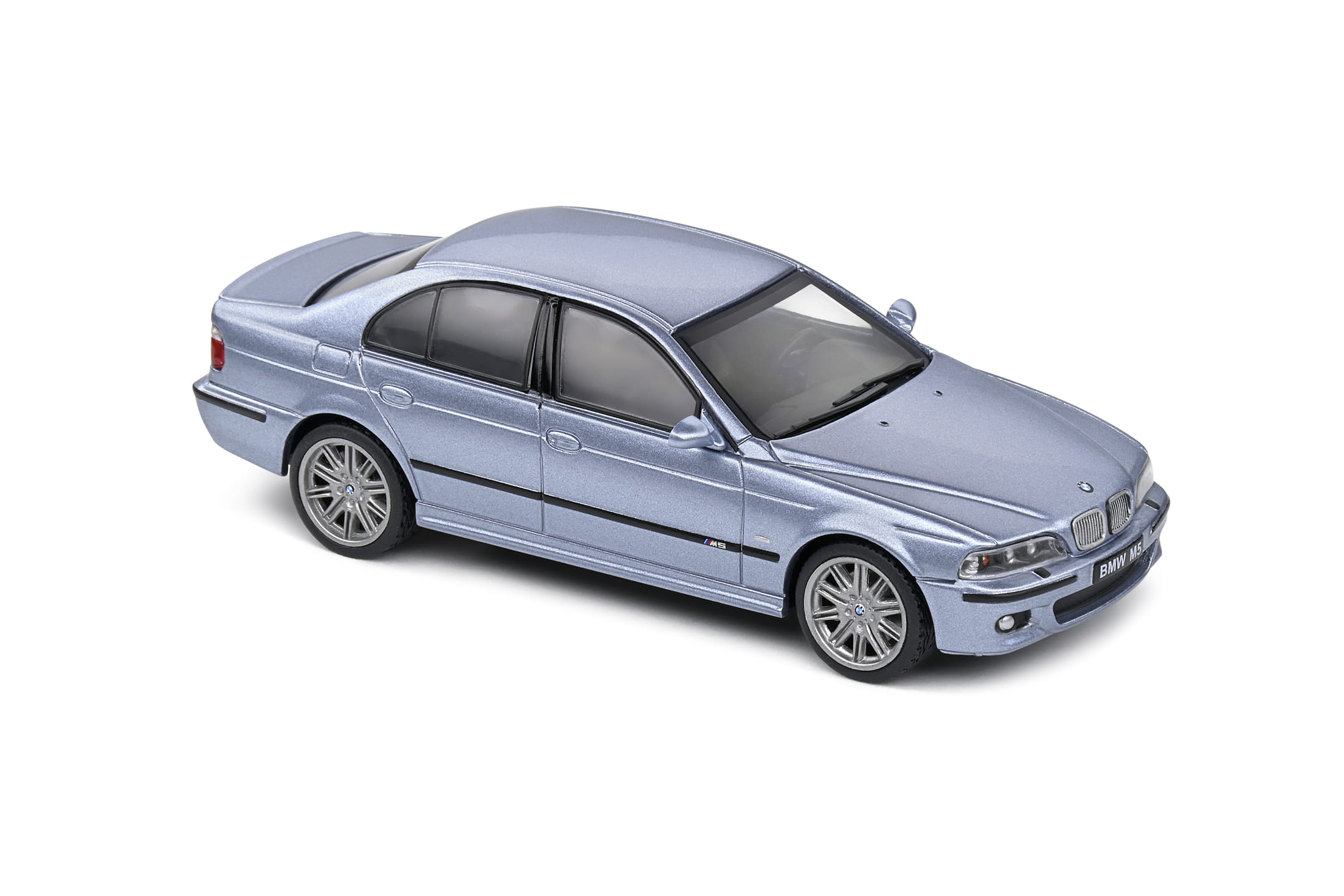 BMW M5 E39 2000 Modellauto in Silver Water Blue 1_43 von Solido