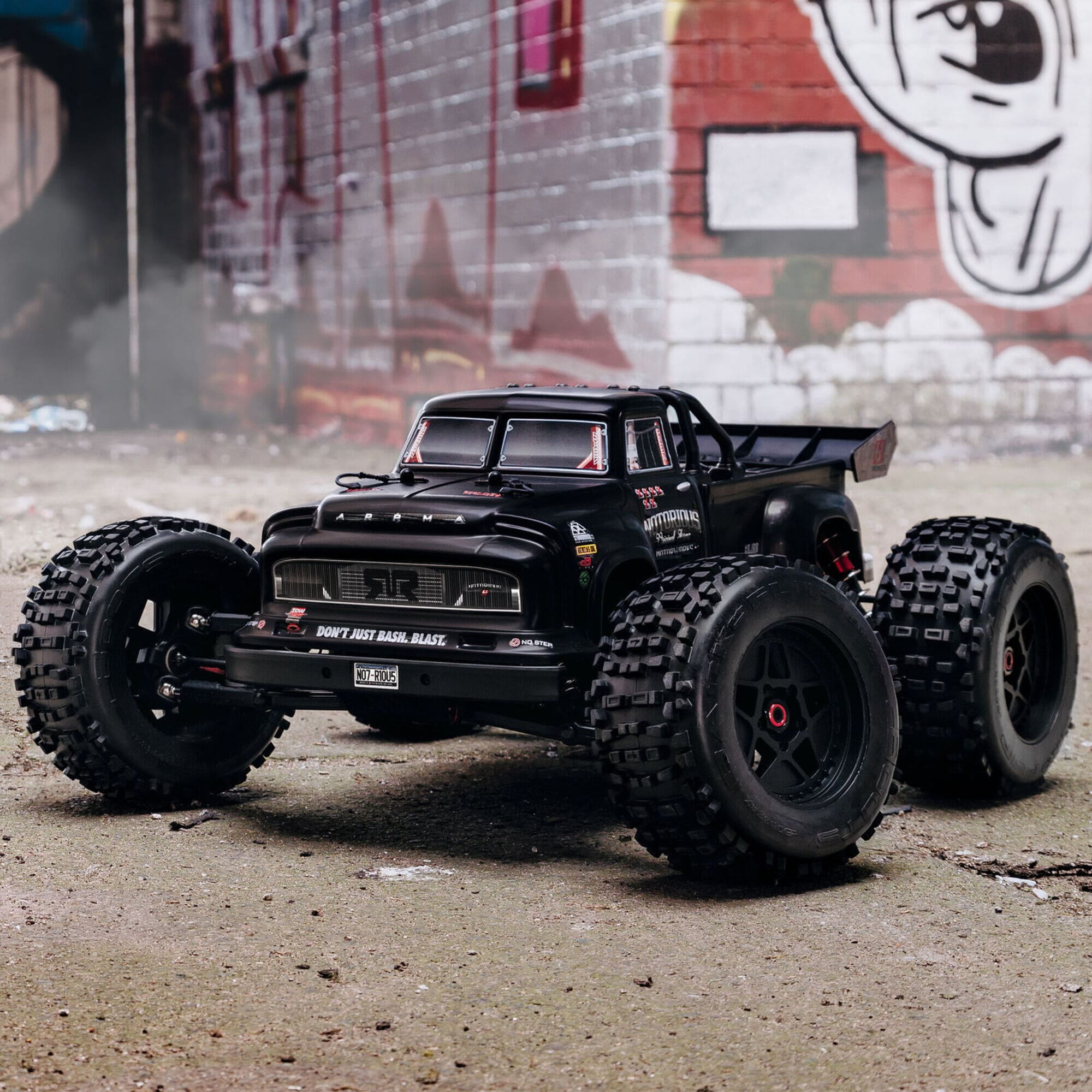 arrma-notorious-monstertruck-1-8-schwarz-rtr-6s