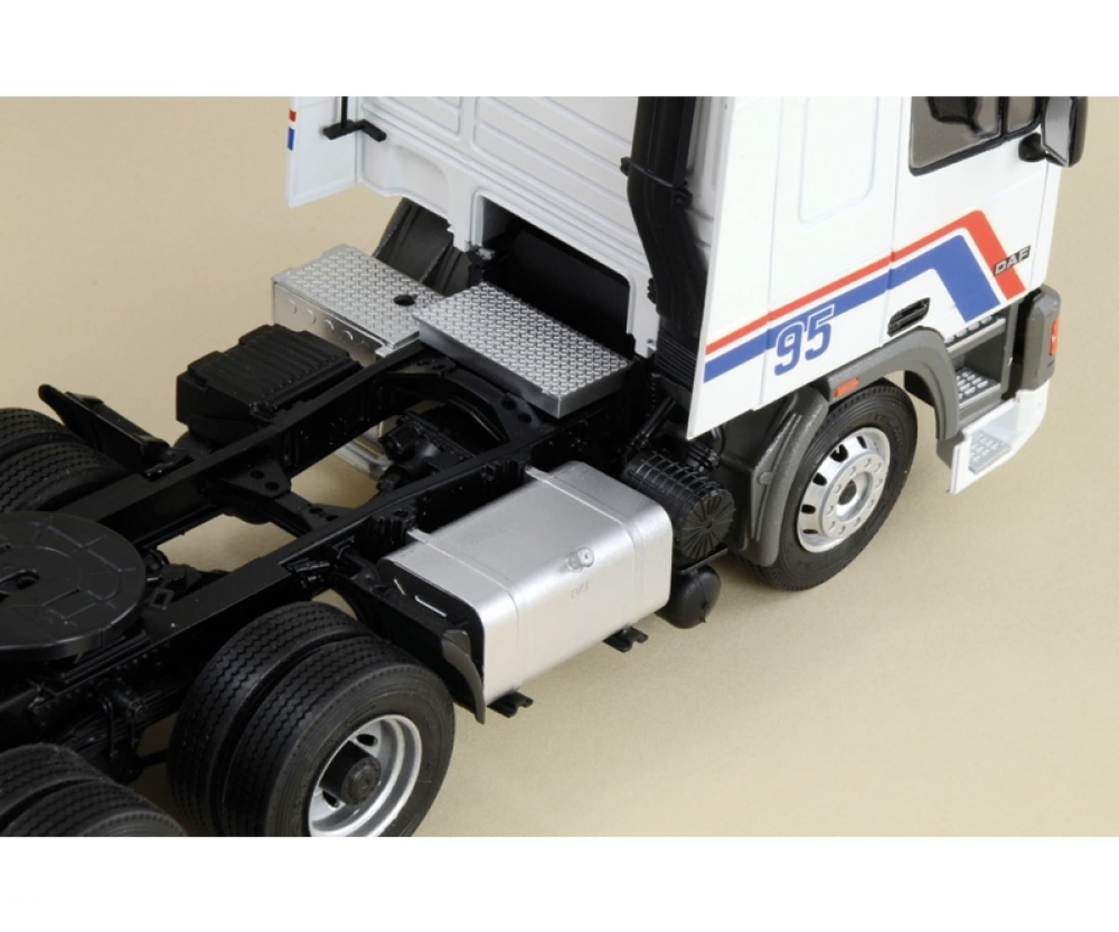 Plastikmodellbau von Italeri 1-24 daf 95 master truck zgm