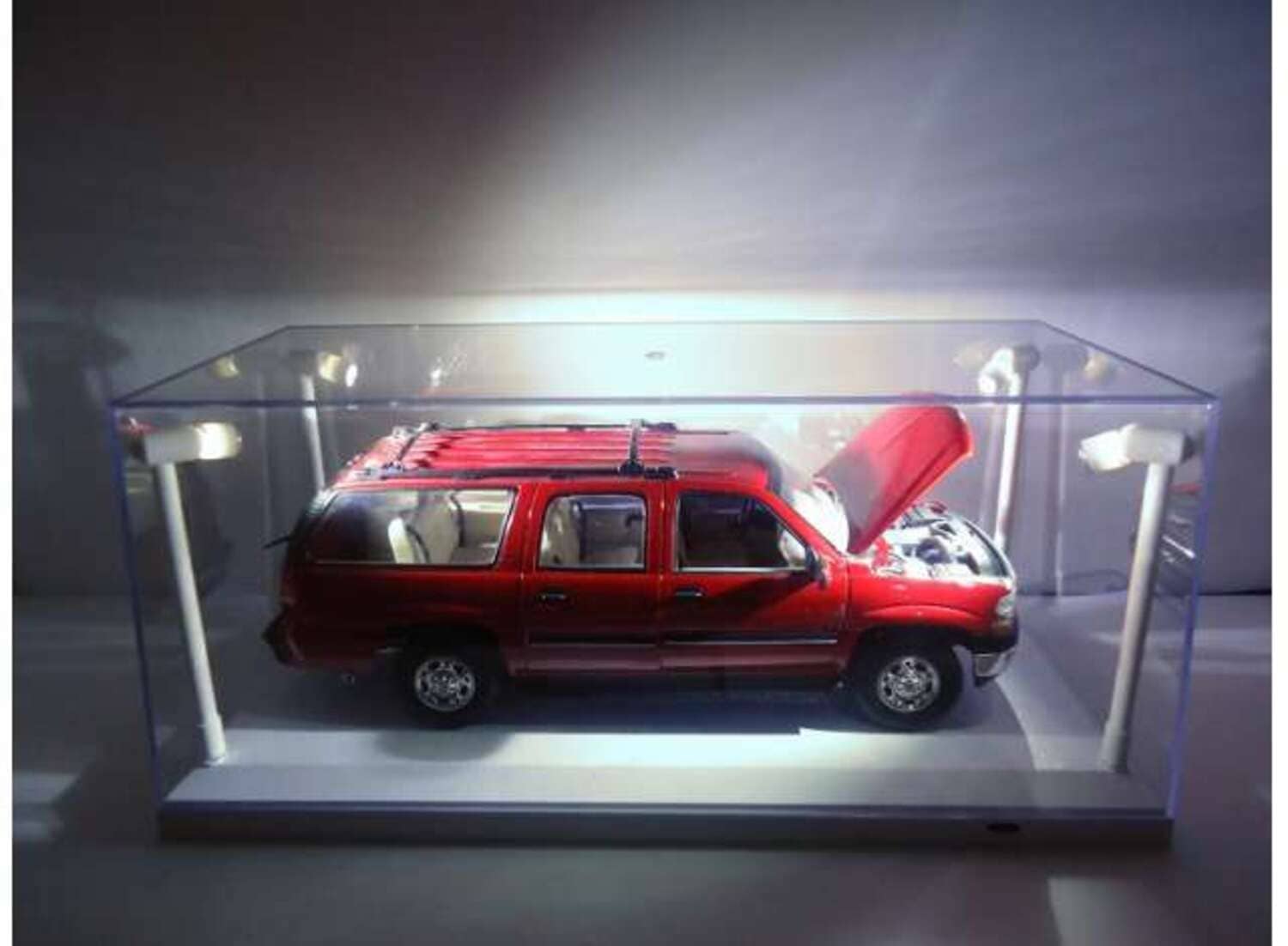 Triple9 LED Modellauto Vitrine 1_18 mit schwarzer Basis_