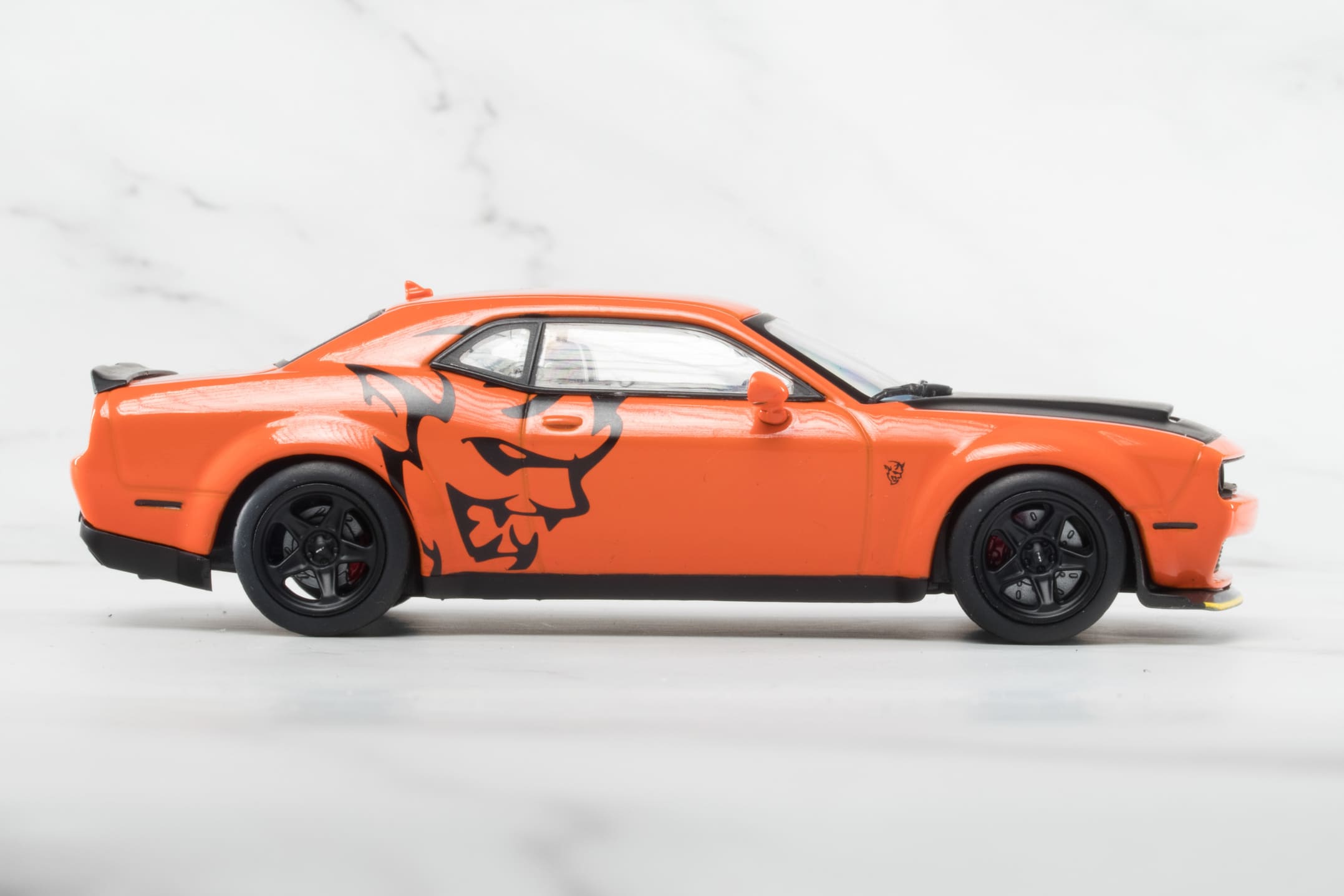 Dodge Challenger SRT Demon 2018 Modellauto in Demon Orange im Massstab 1_43 von Solido