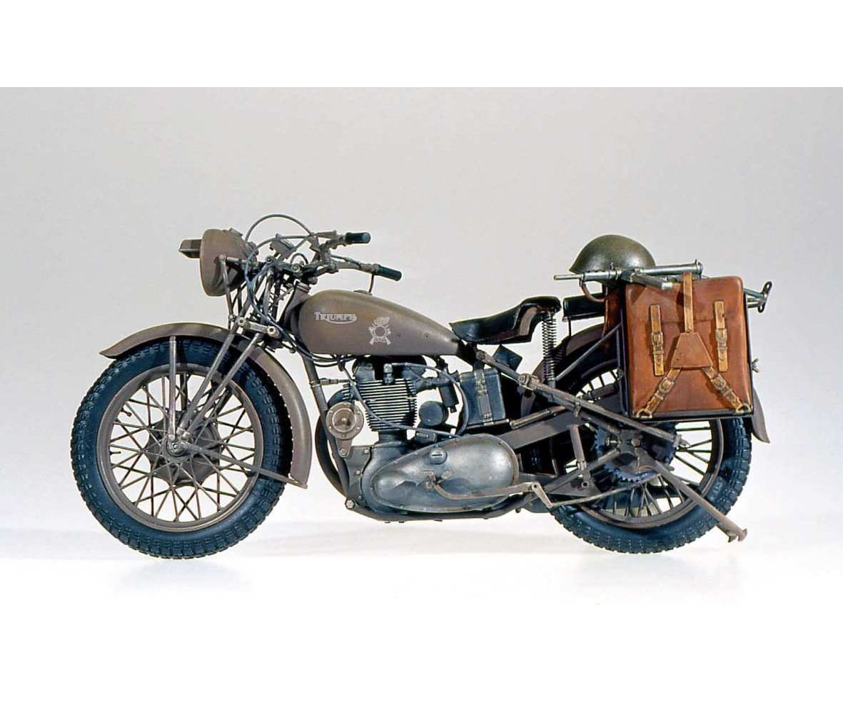 Italeri 1:9 Triumph Motorrad Plastik Modellbau Bausatz Italeri 1:9 Triumph Motorrad Plastik Modellbau Bausatz