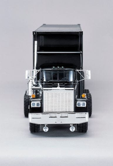 Aoshima Knight Rider Truck mit Kitt 1:28 Modellauto Plastik Bausatz