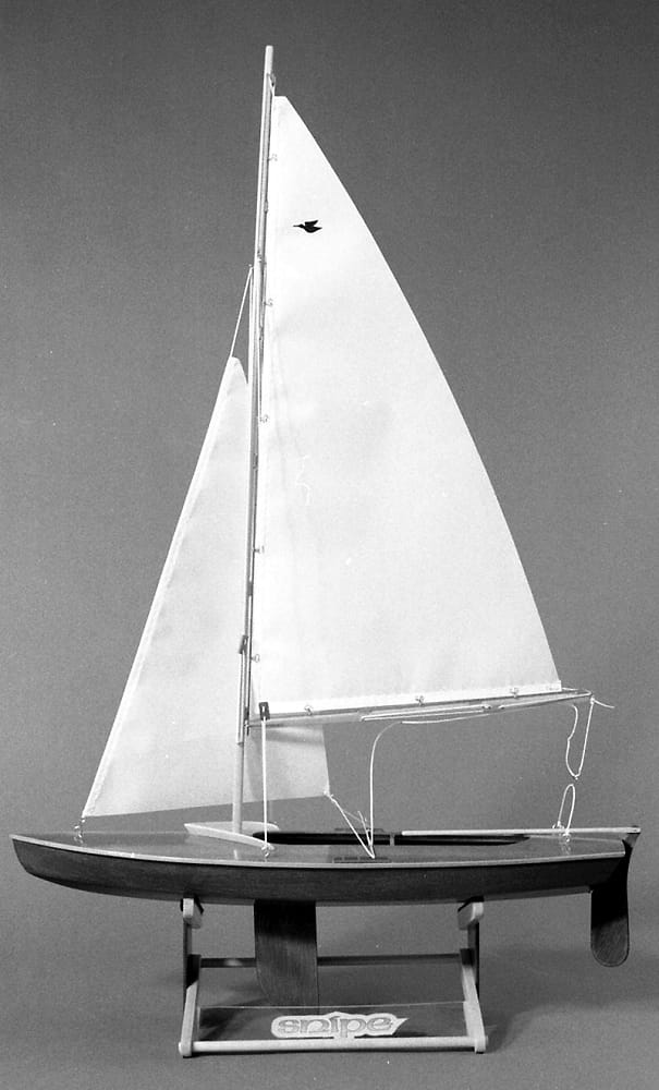 Dumas Boats Segelschiff 16 Zoll Snipe Sailboat Holz Bausatz