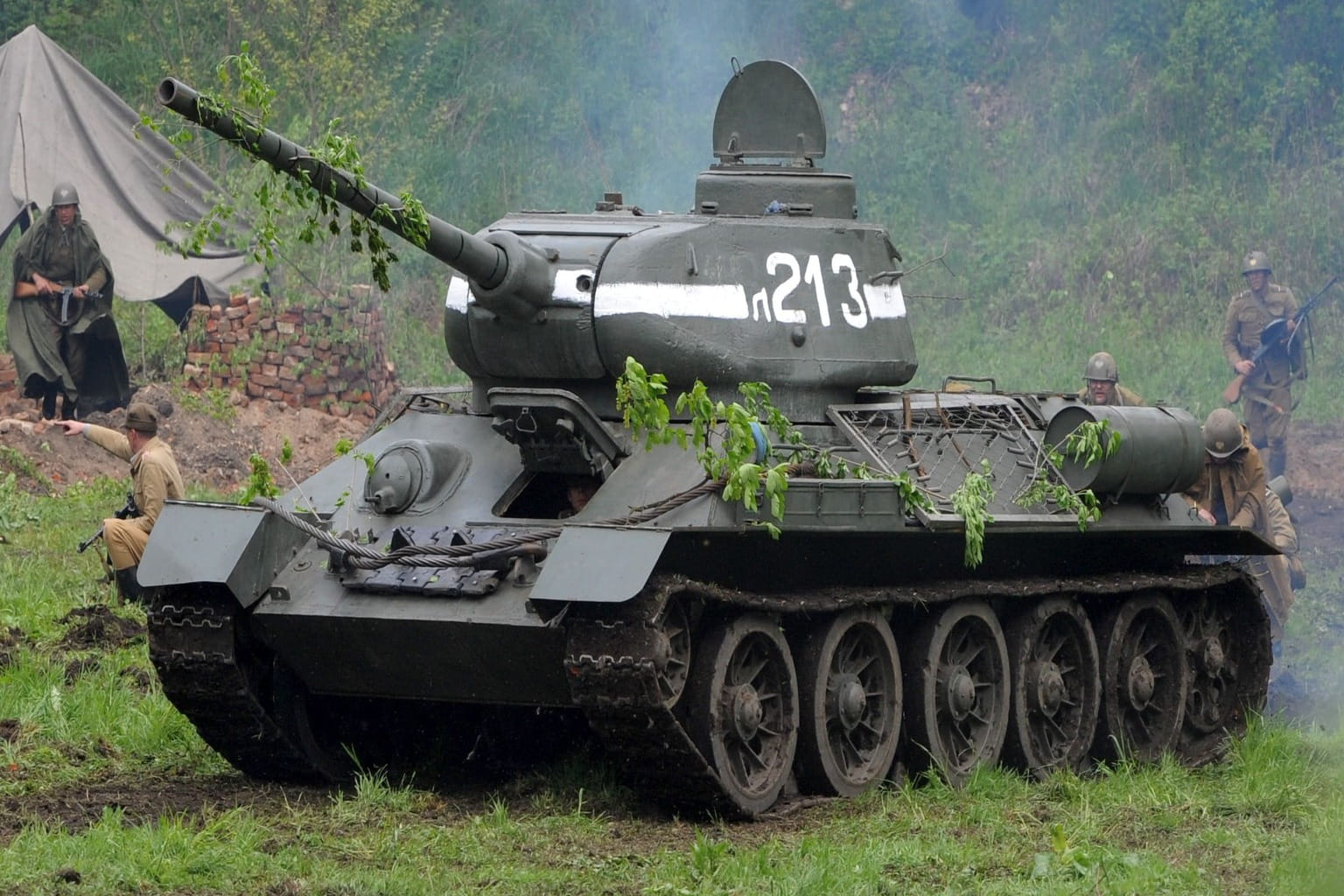 T-34 Panzer bei einer Battle-of-Berlin-Reenactment in der Festung Modlin (Polen), 2008