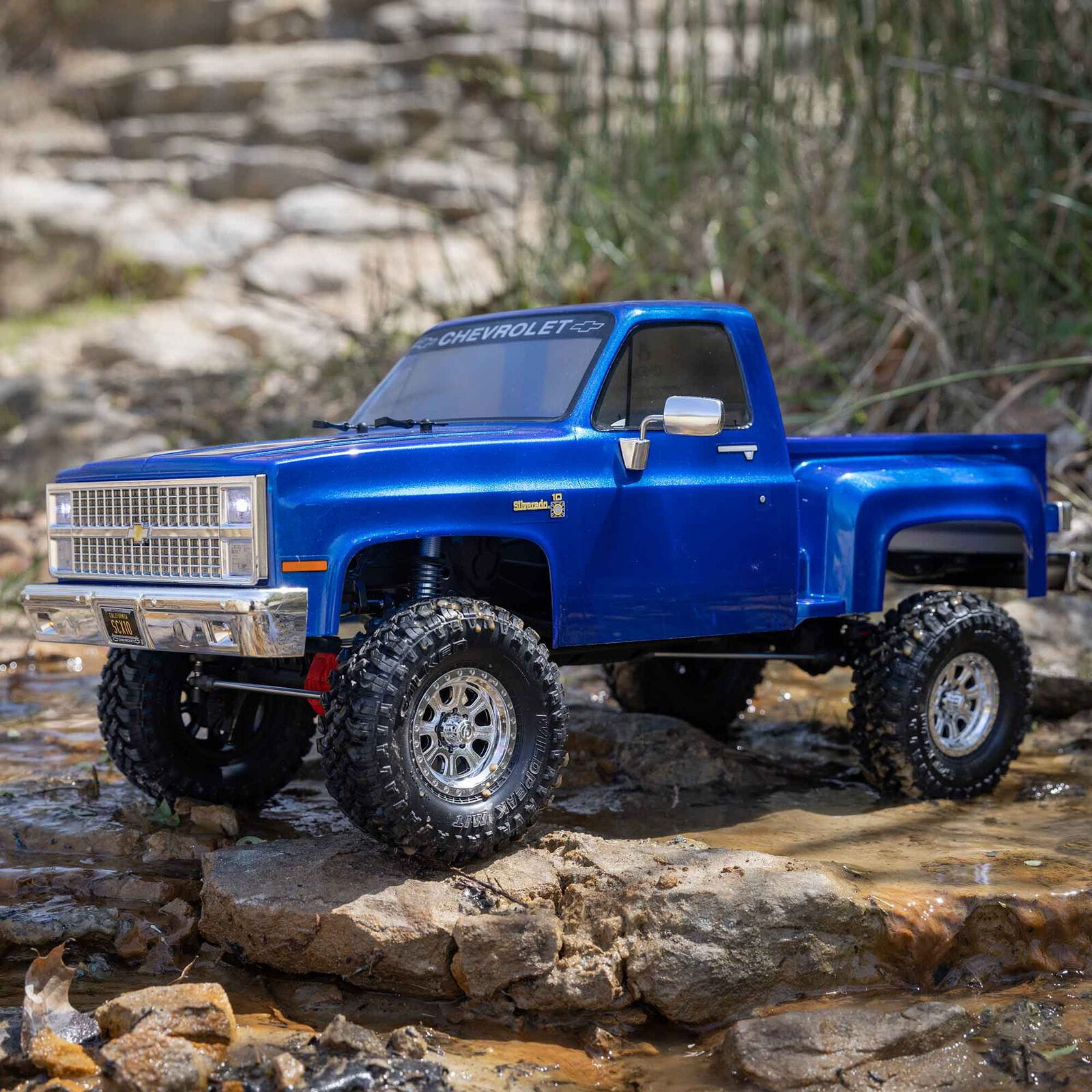 Axial RC Crawler SCX10 III Base Camp 1982 Chevy K10 RTR Blau 1:10 Axial RC Crawler SCX10 III Base Camp 1982 Chevy K10 RTR Blau 1:10