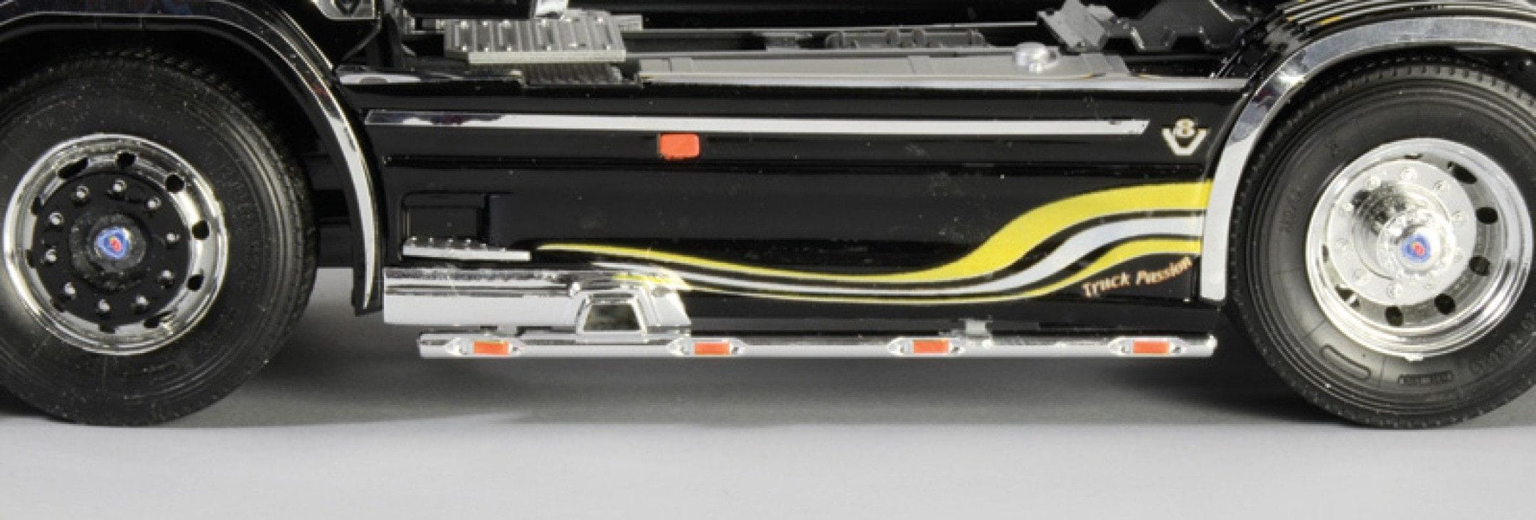 Italeri 1_24 Scania R730 V8 Topline Imperial Modellbausatz mit Dekor